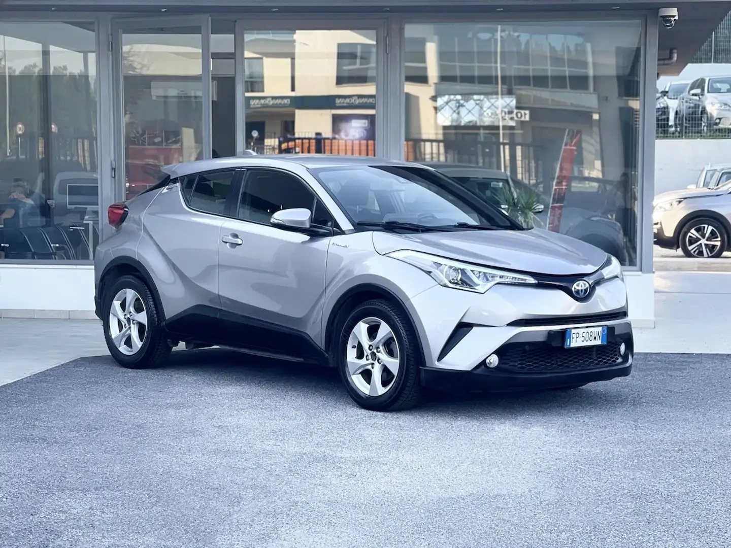 Toyota C-HR 1.8 Hybrid 98CV E6 Automatica - 2019 Zilver - 1