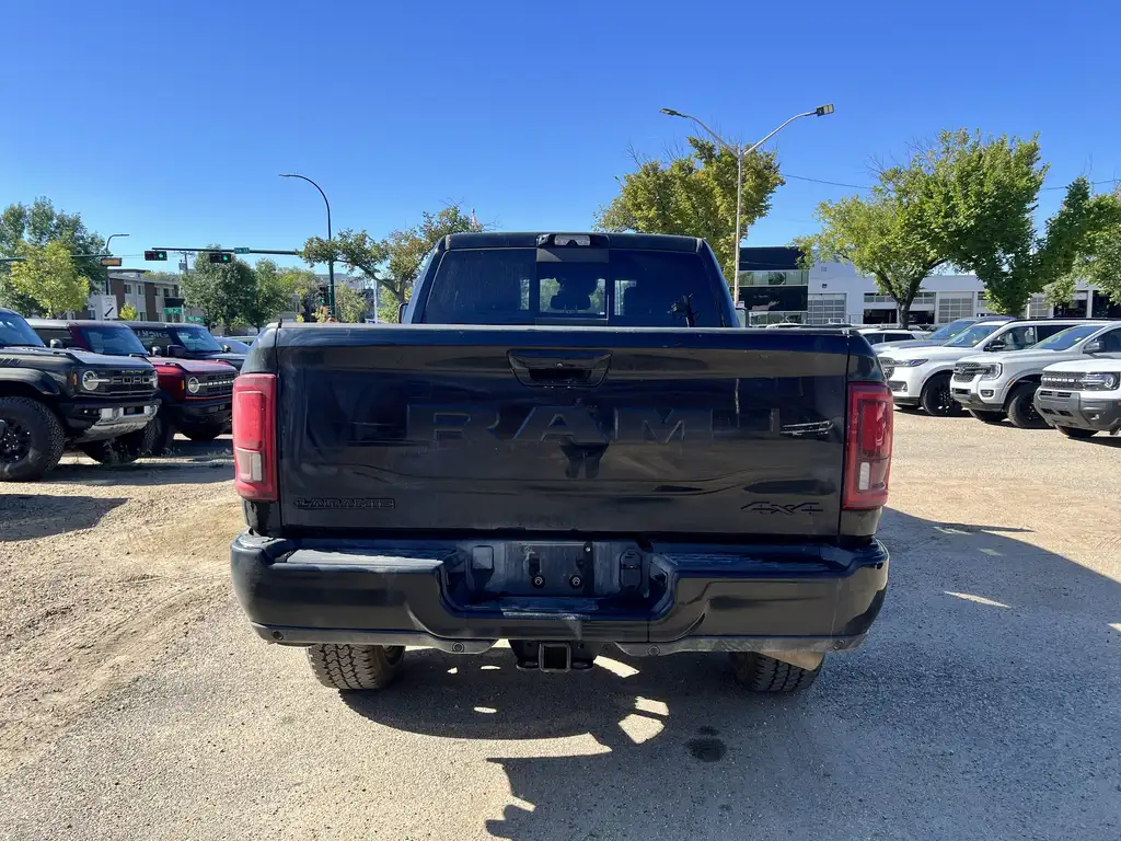 2025 RAM 3500 Laramie Crew Cab 149 | Sunroof | Power Running Boa — photo 7