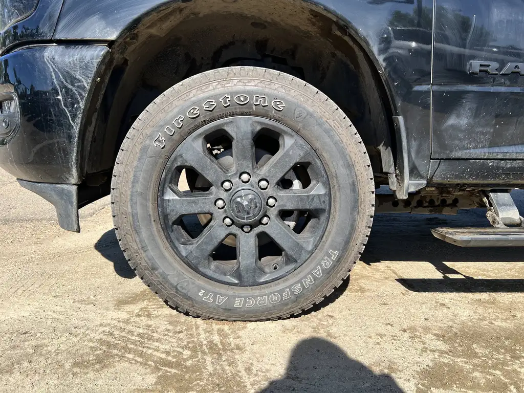 2025 RAM 3500 Laramie Crew Cab 149 | Sunroof | Power Running Boa — photo 4