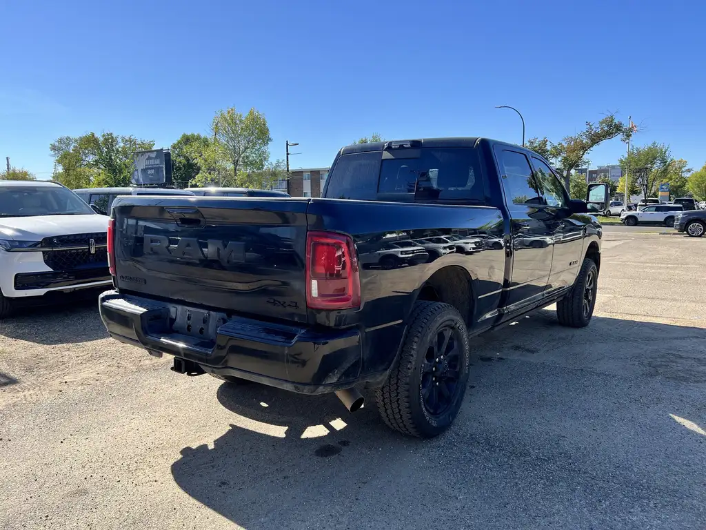 2025 RAM 3500 Laramie Crew Cab 149 | Sunroof | Power Running Boa — photo 8