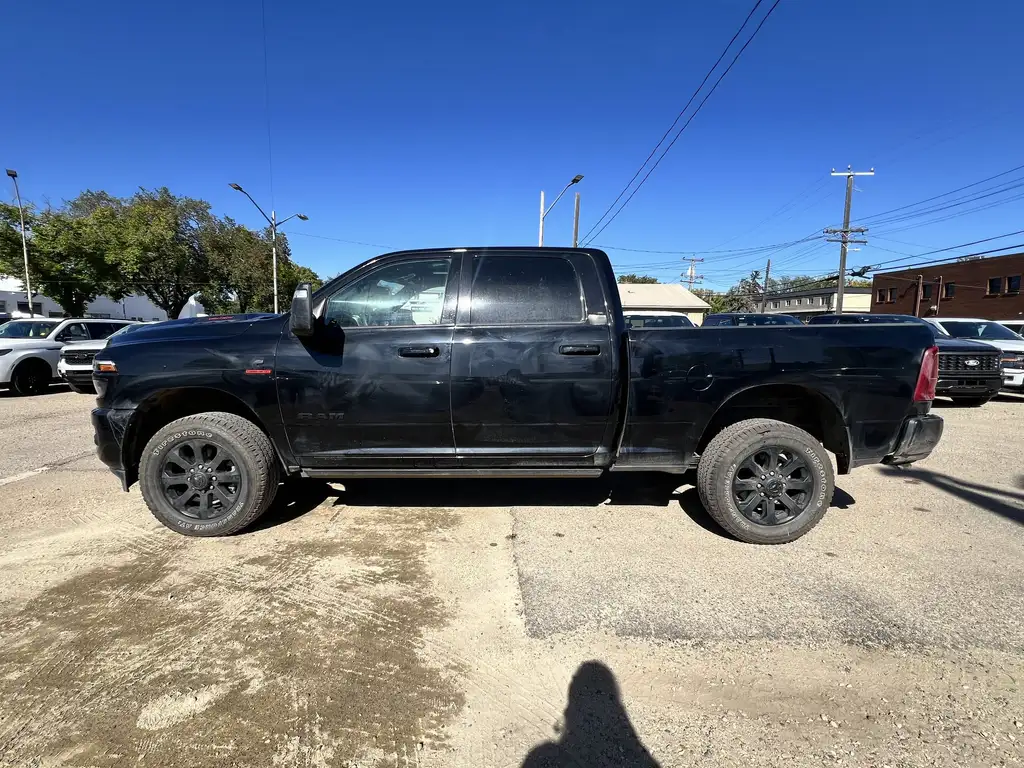 2025 RAM 3500 Laramie Crew Cab 149 | Sunroof | Power Running Boa — photo 5