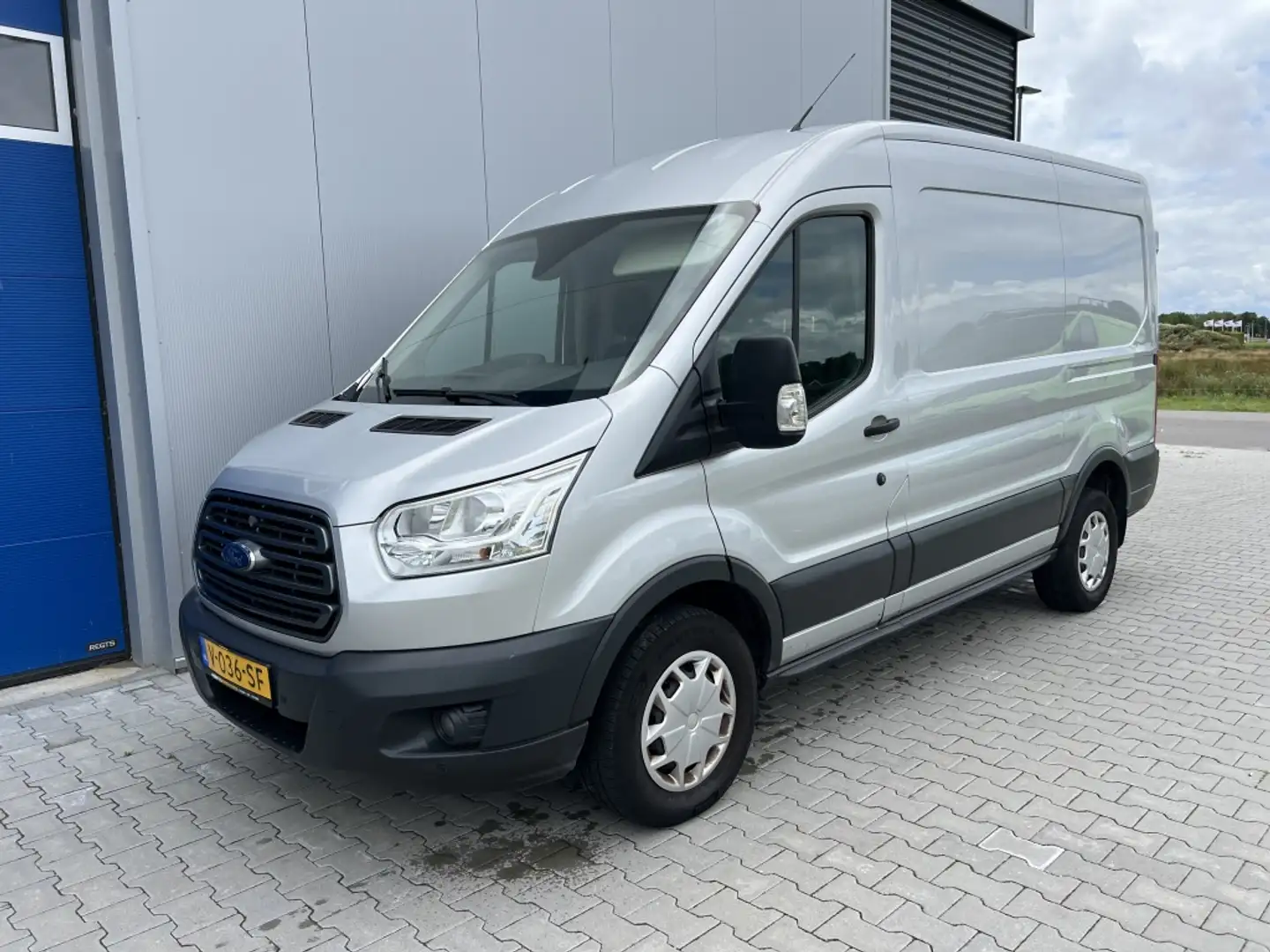 Ford Transit 330 2.0 TDCI L2H2 Tr Grijs - 1