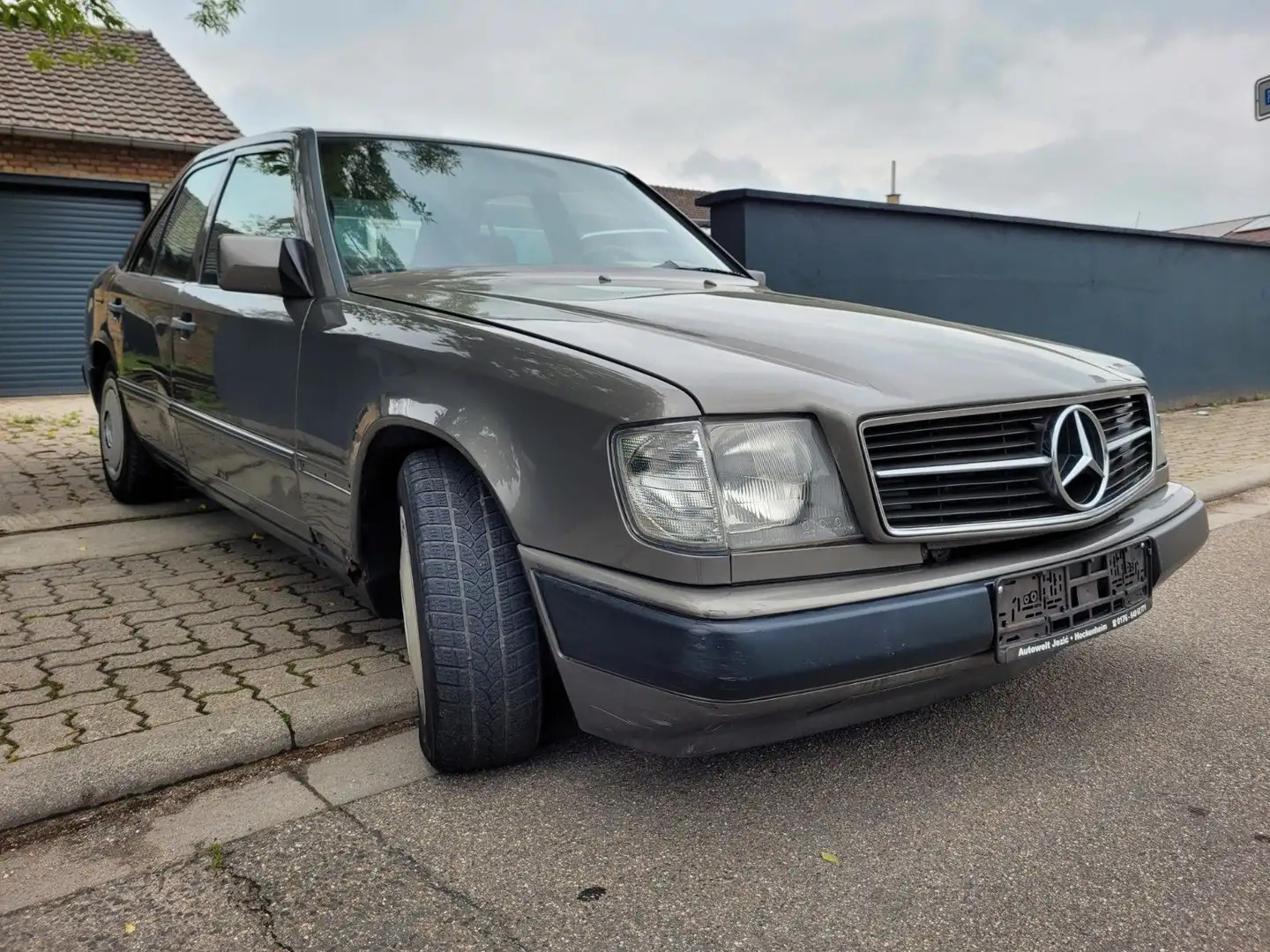 Mercedes-Benz E 260 Grau - 2