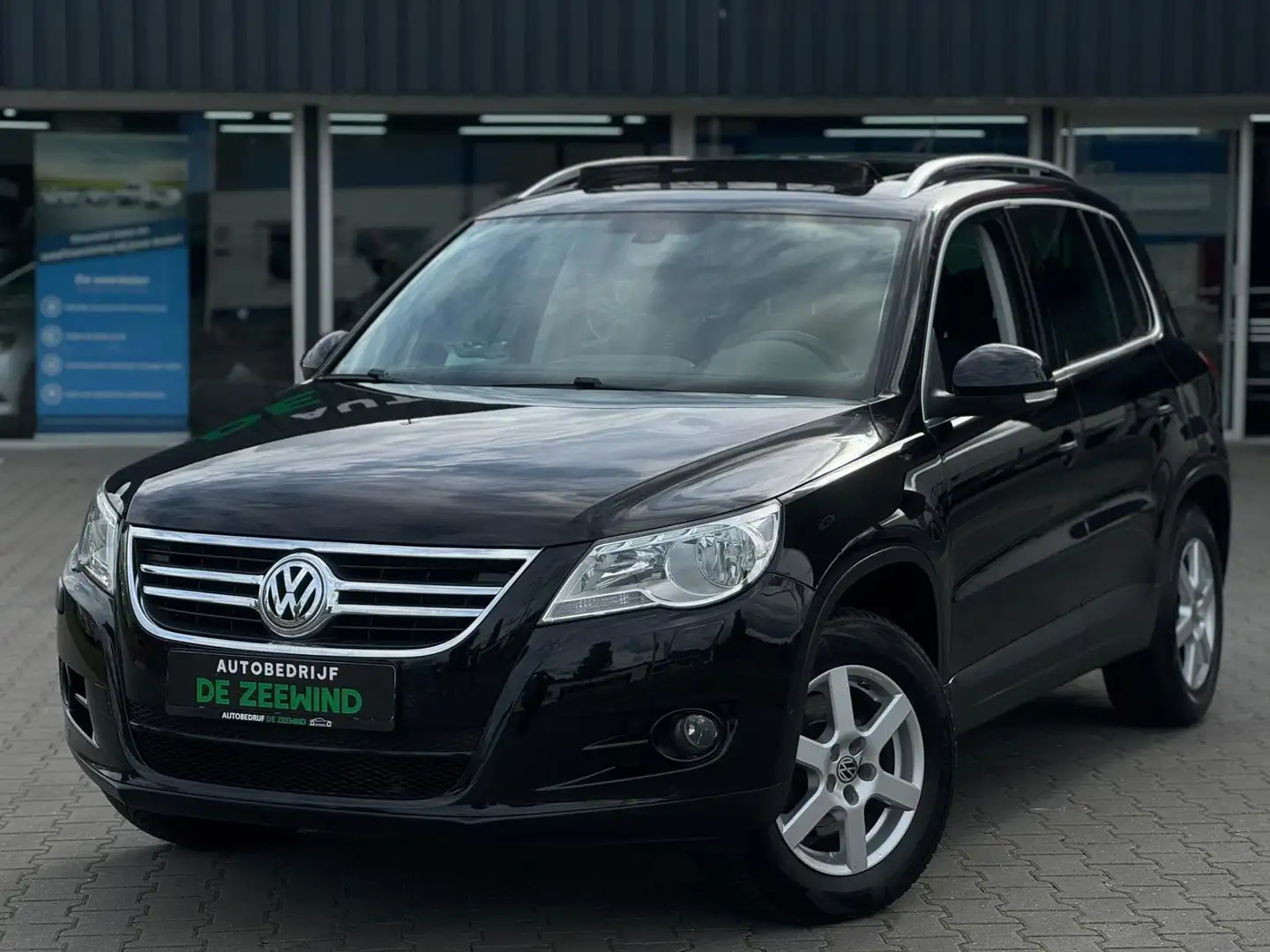 Volkswagen Tiguan 1.4 TSI Easyline|apple carplay|Pano|Rijklaar Zwart - 2