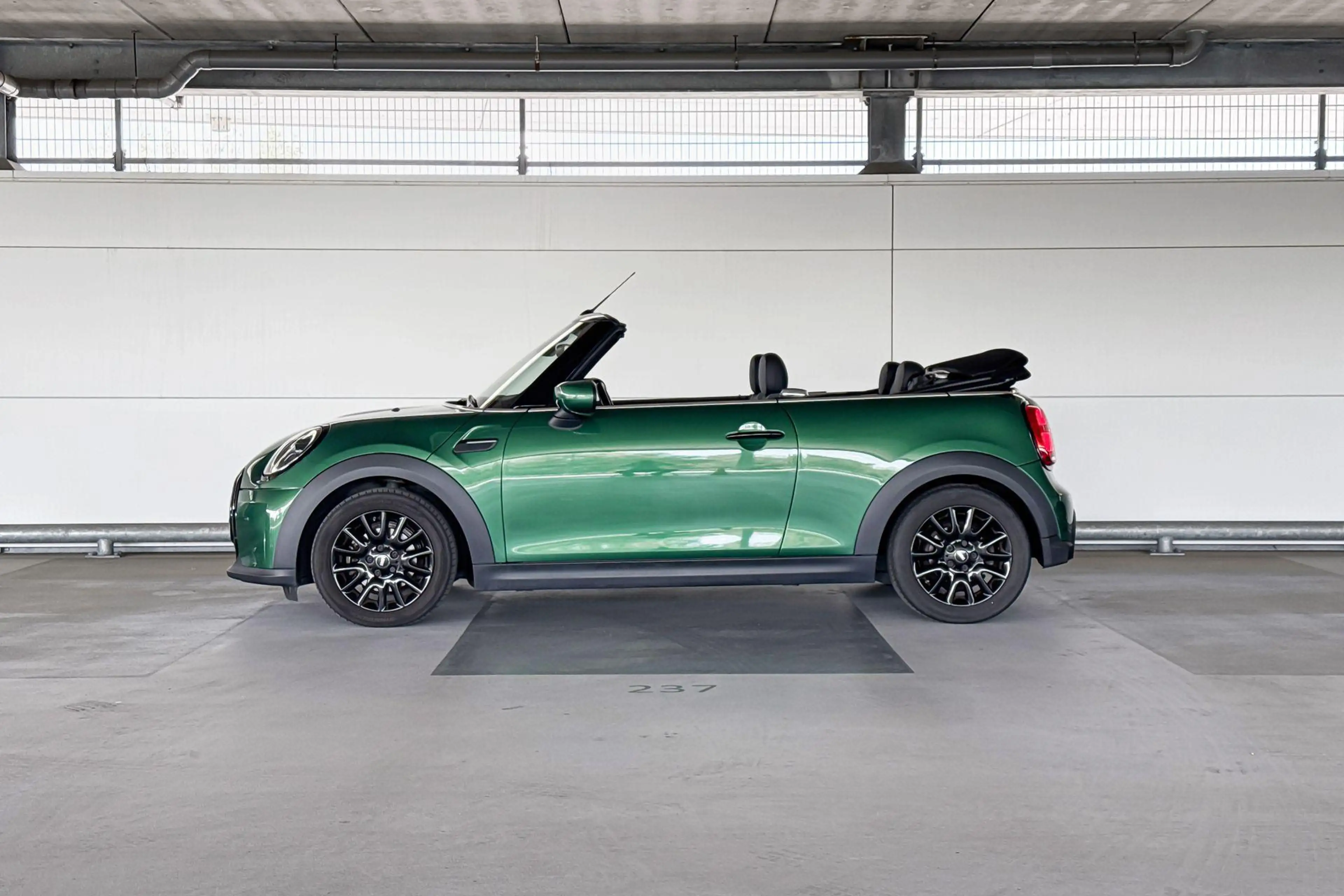MINI One Cabrio 1.5 Classic — photo 2