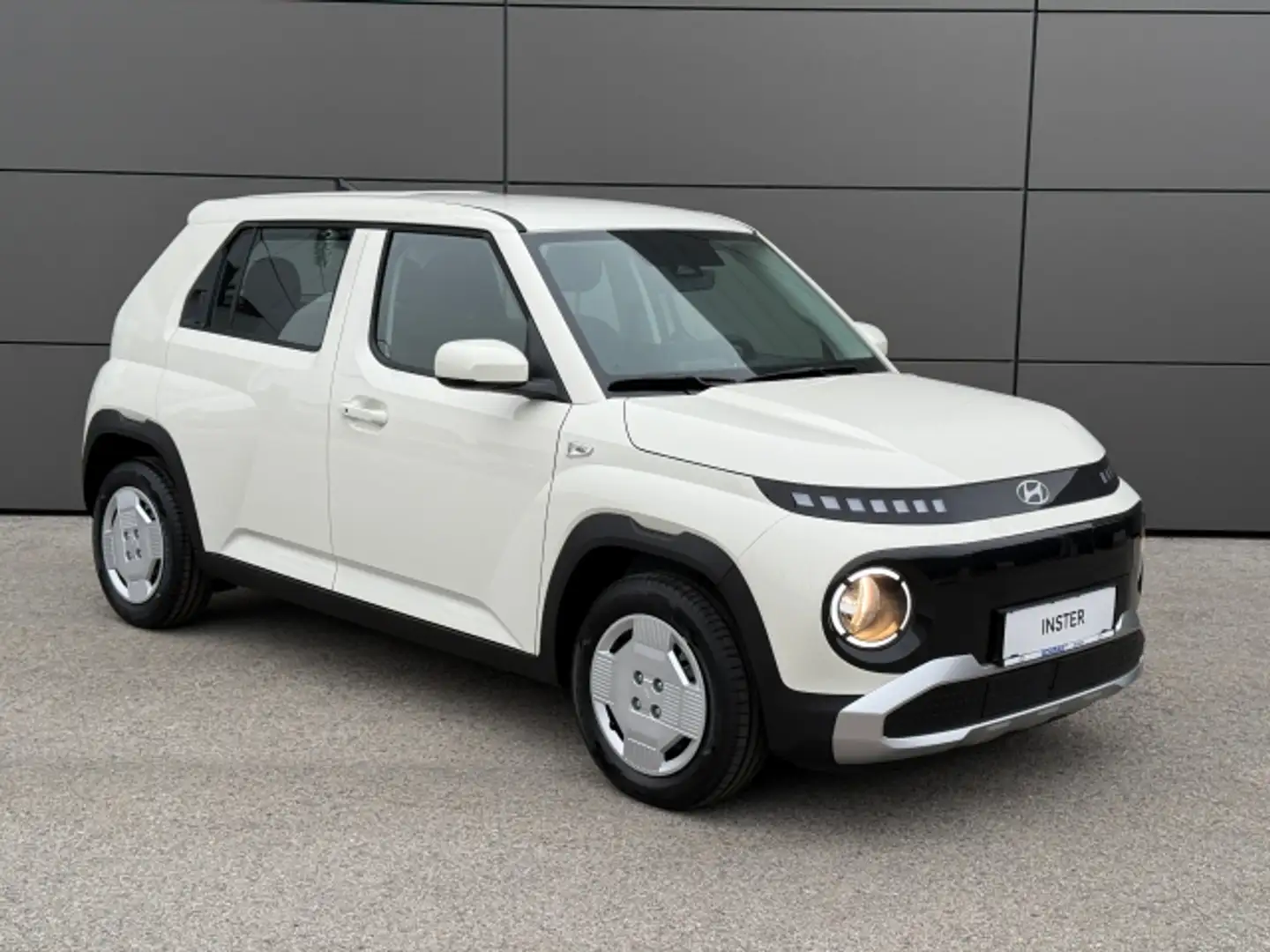 Hyundai Inster INSTER Smart Line 49kWh Weiß - 1