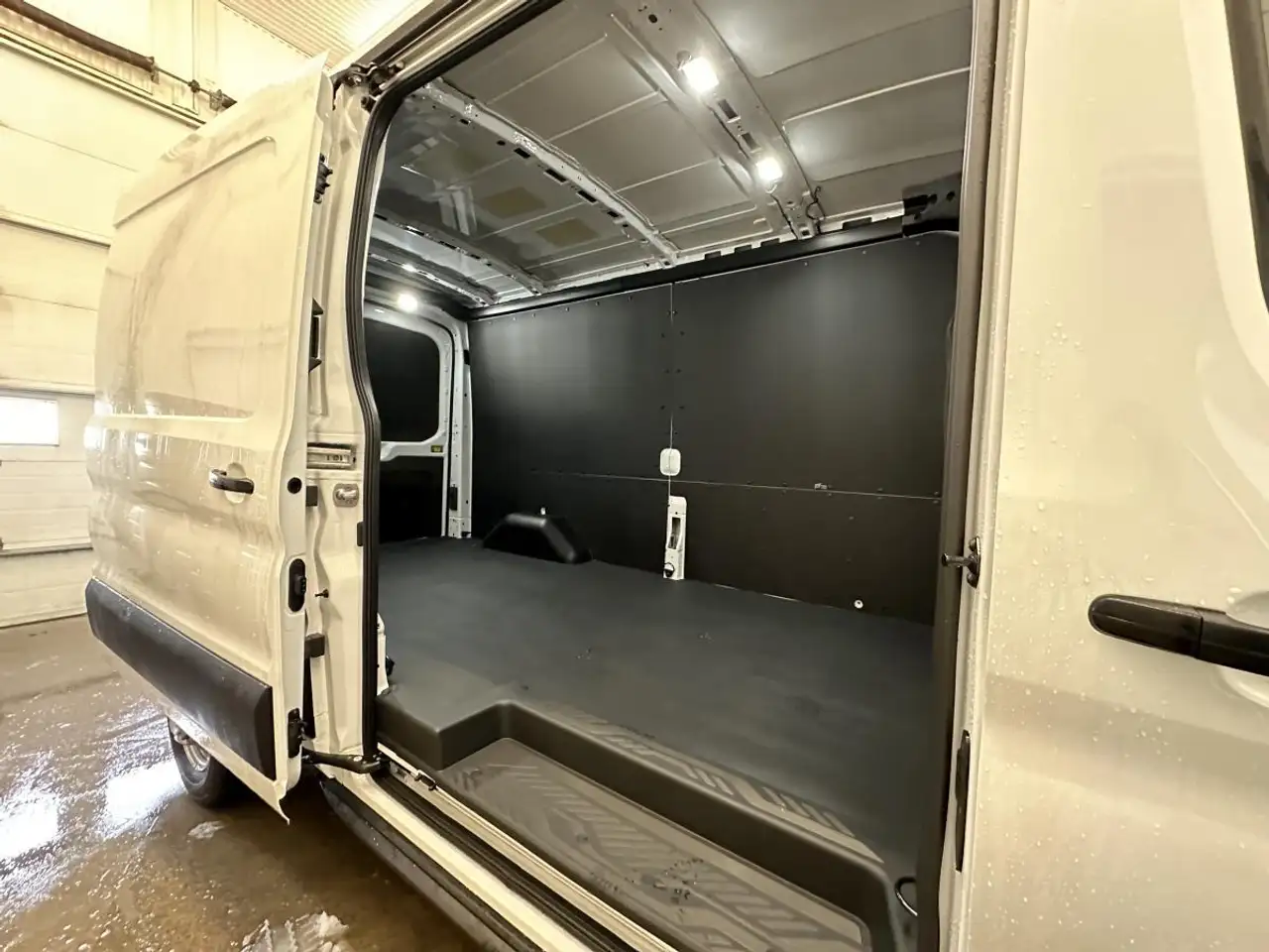 Ford Transit Cargo Van снимка Ford Transit Cargo Van