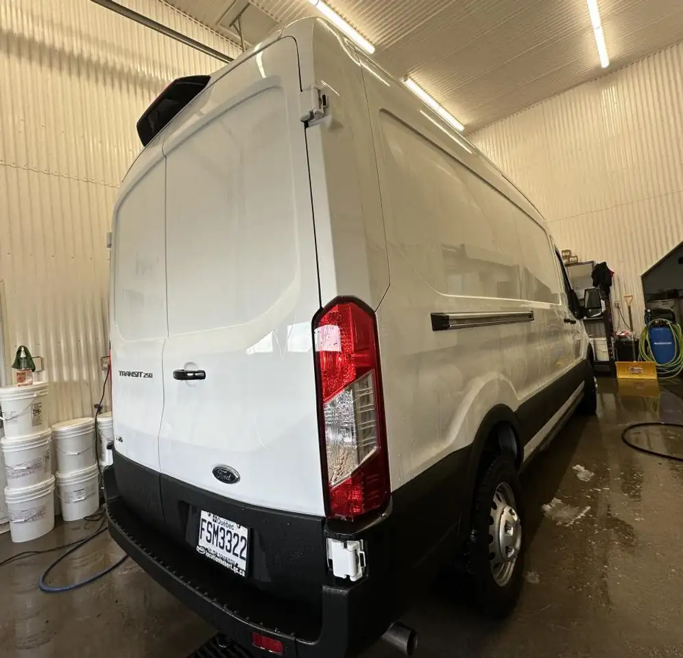 Ford Transit Cargo Van снимка Ford Transit Cargo Van