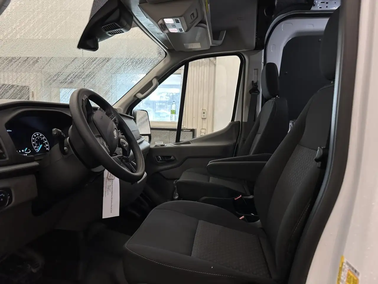 Ford Transit Cargo Van снимка Ford Transit Cargo Van