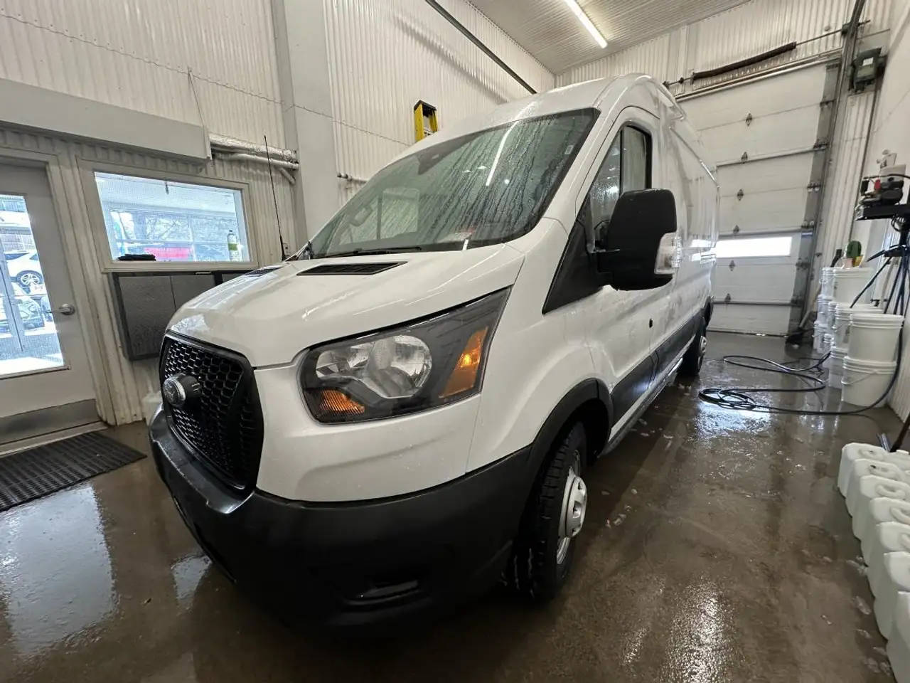 Ford Transit Cargo Van снимка Ford Transit Cargo Van