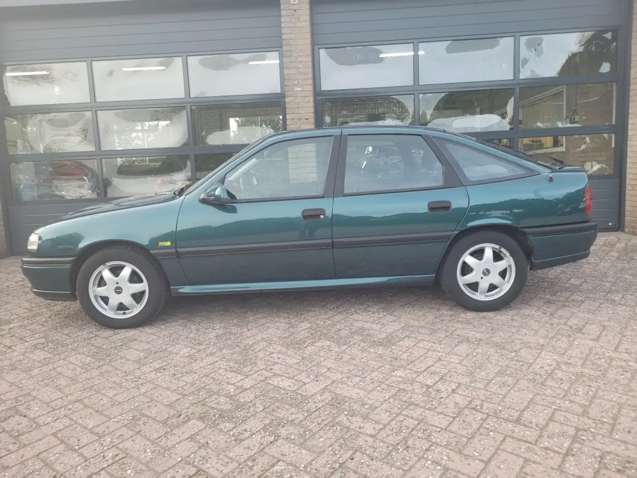 Opel Vectra 1.8 Hatchback NL Auto 1e eigenaar Edition, foto 2