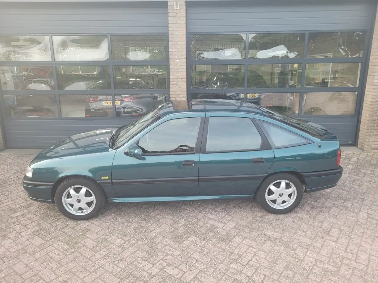 Opel Vectra 1.8 Hatchback NL Auto 1e eigenaar Edition, foto 3