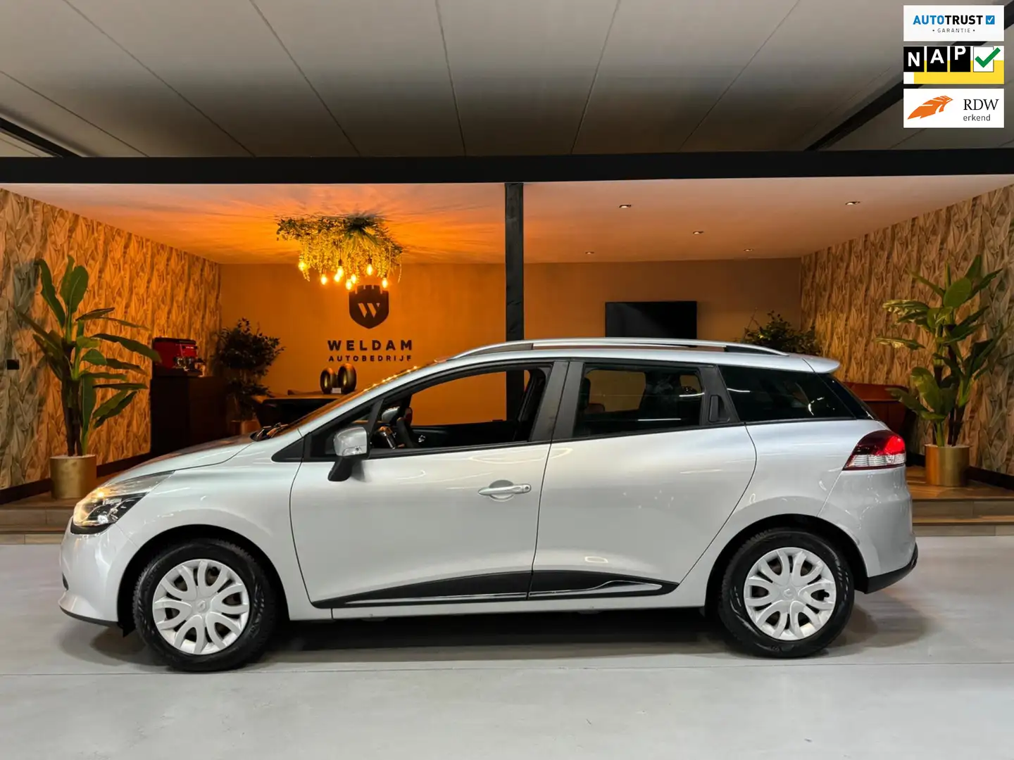 Renault Clio Estate 0.9 TCe Night&Day Parkeersensoren Cruise Na Grijs - 1