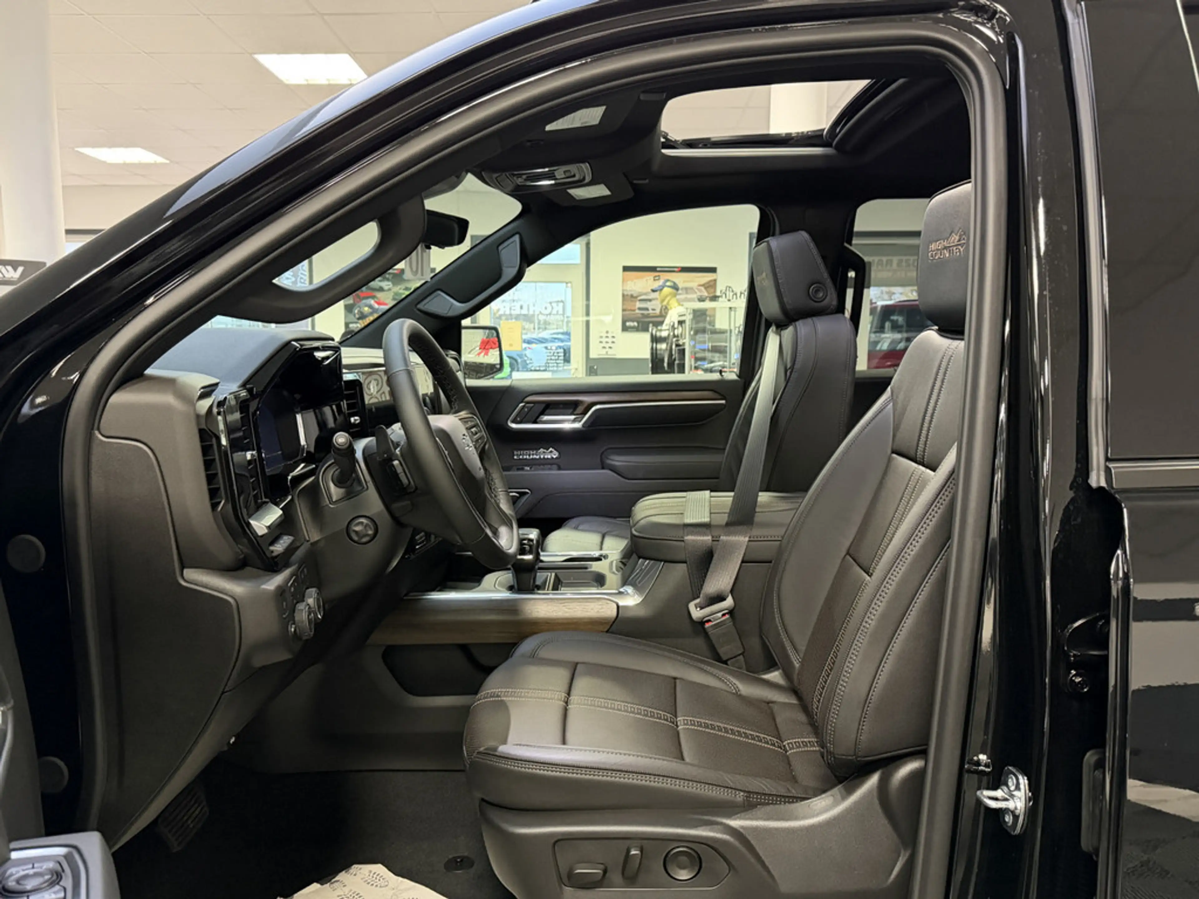 Chevrolet Silverado High Country Midnight Edition BLACK 6.2l V8 — photo 14