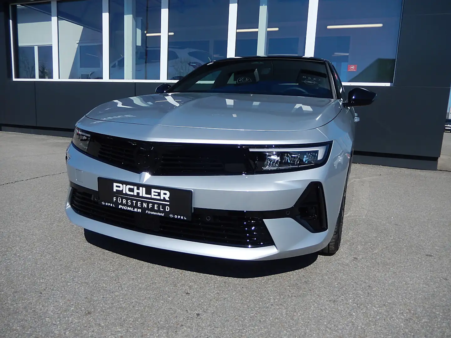 Opel Astra ST 1,2 Turbo GS Aut. Silber - 1