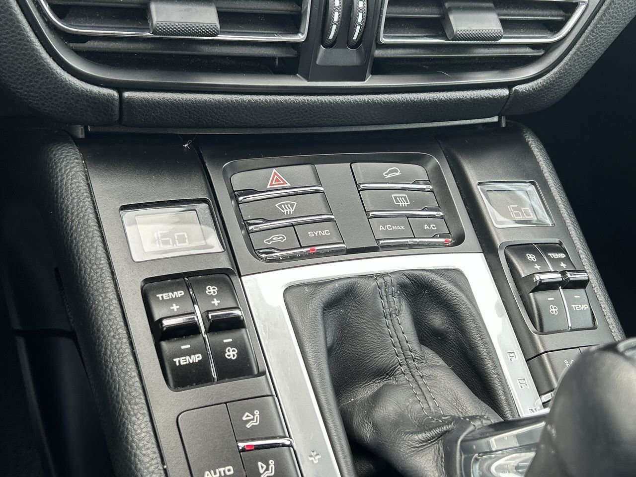 2020 Porsche Macan Premium PKG Plus | Memory PKG | Smoking PKG Porsch 4 cyl thumb 27