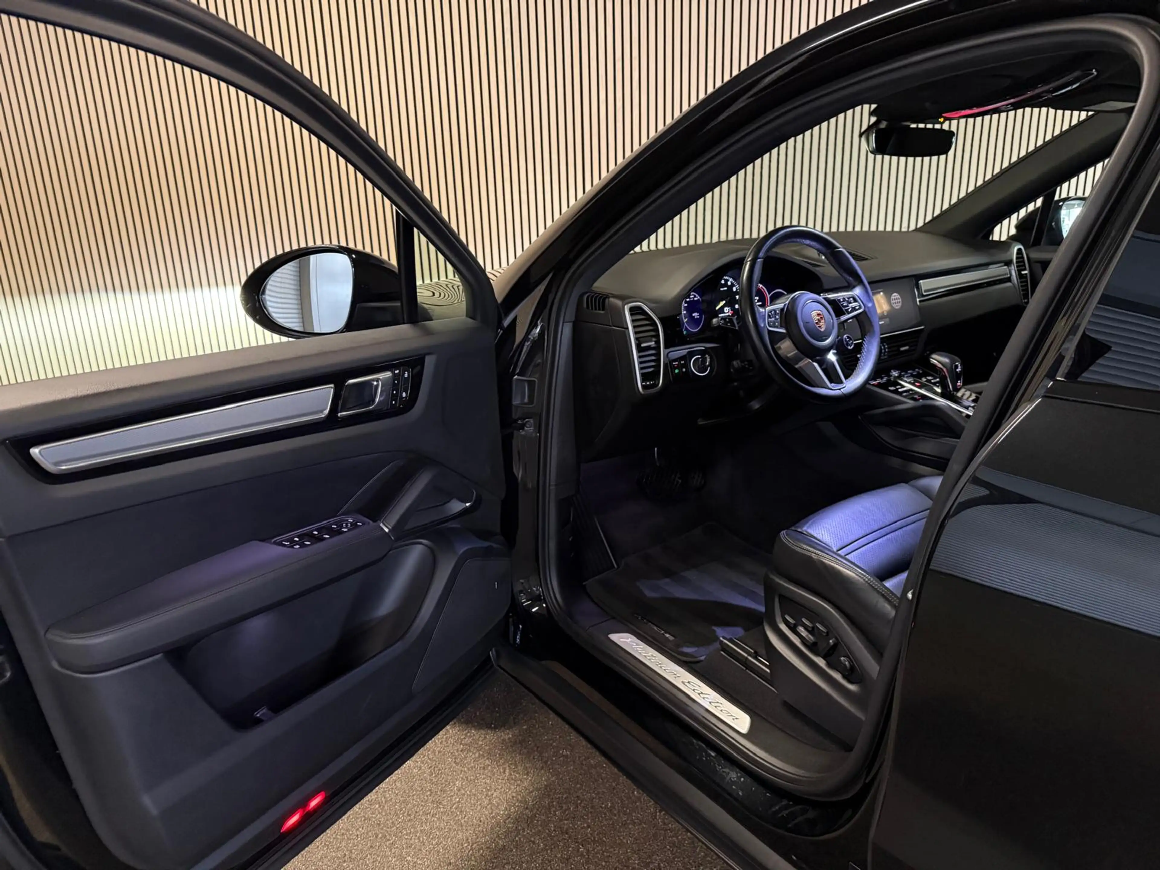 Porsche Cayenne Coupe 3.0 E-Hybrid Platinum Edition-LUCHTV.-PANO-S — photo 13
