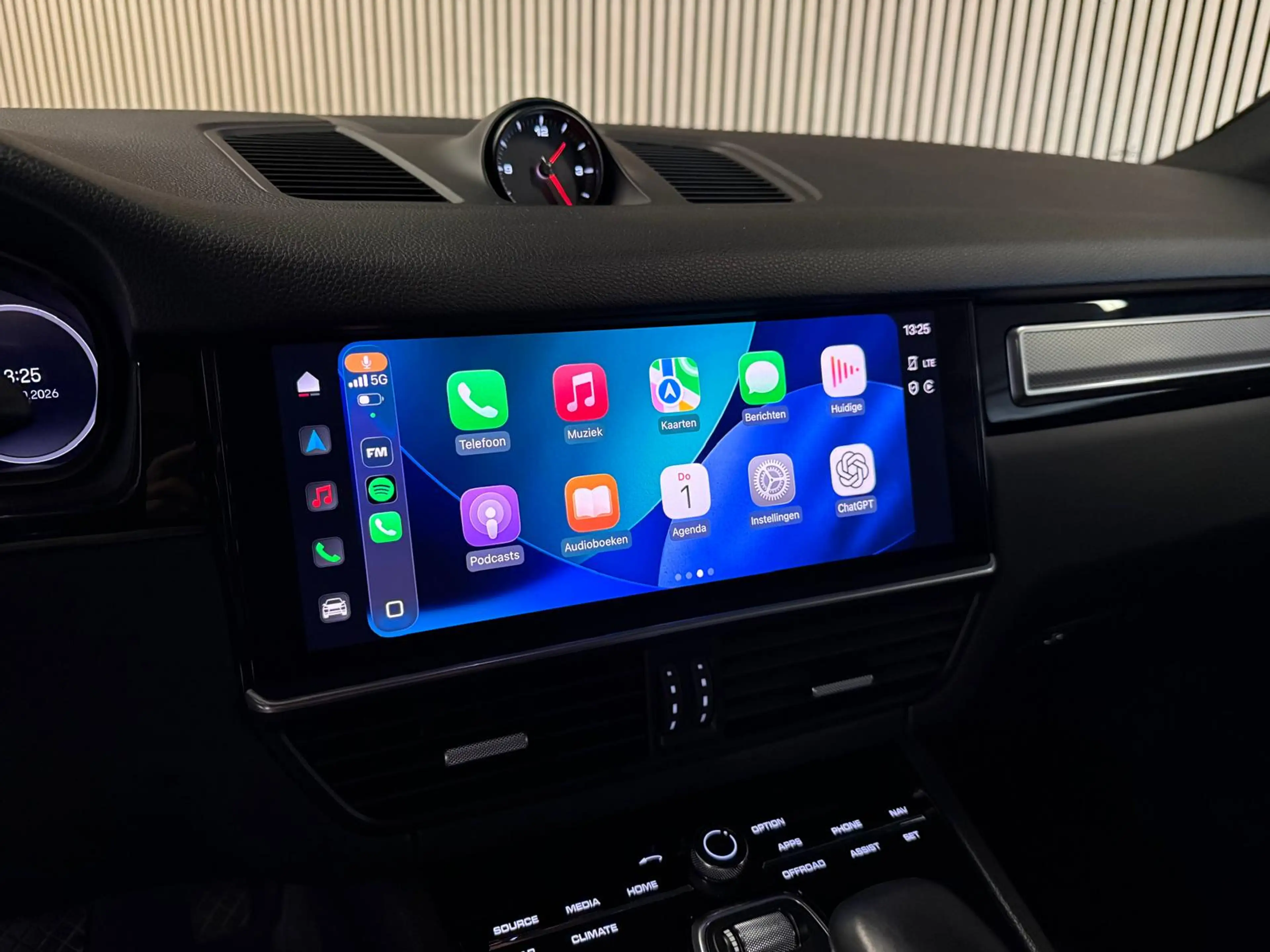 Porsche Cayenne Coupe 3.0 E-Hybrid Platinum Edition-LUCHTV.-PANO-S — photo 32