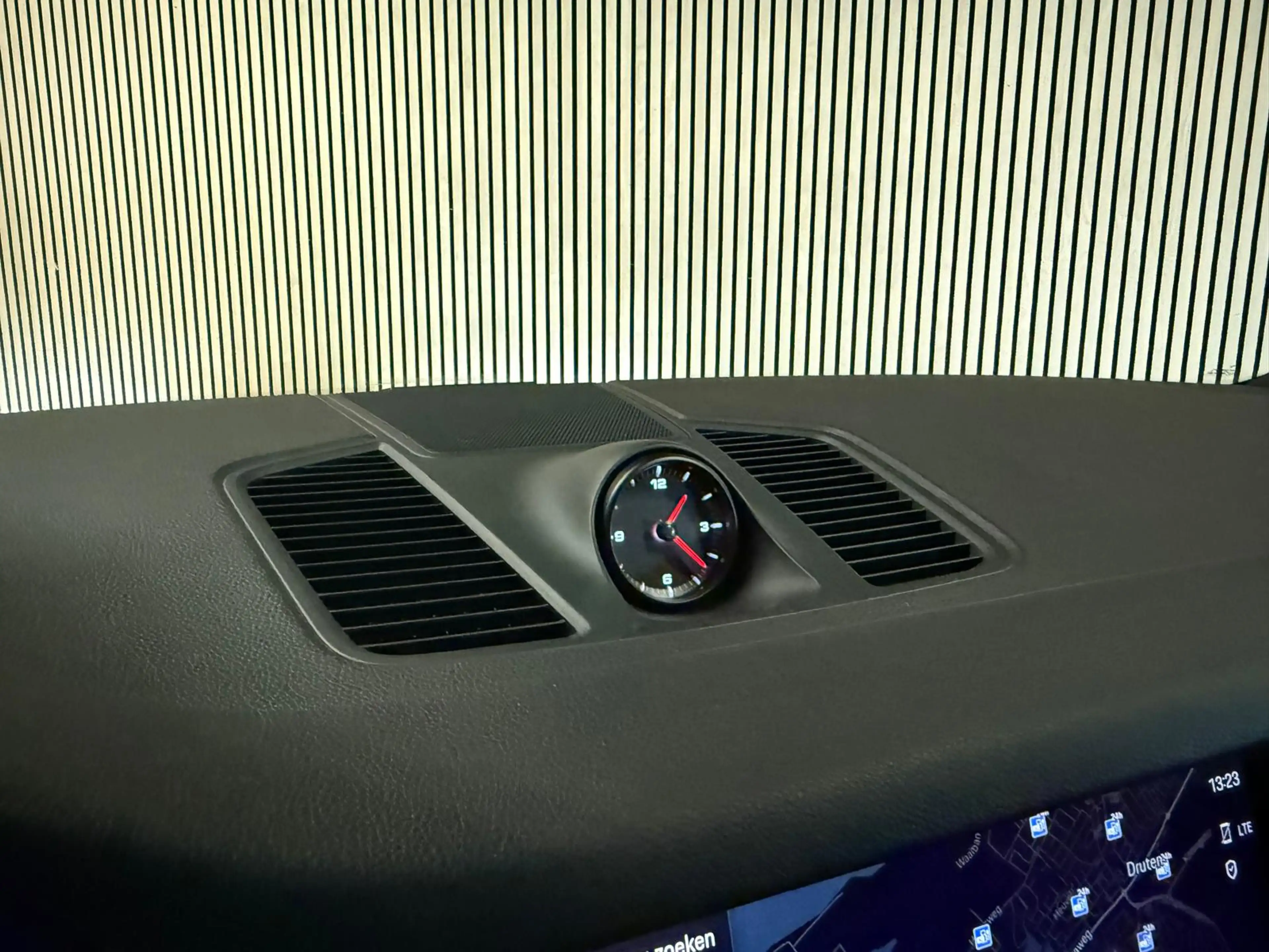 Porsche Cayenne Coupe 3.0 E-Hybrid Platinum Edition-LUCHTV.-PANO-S — photo 23