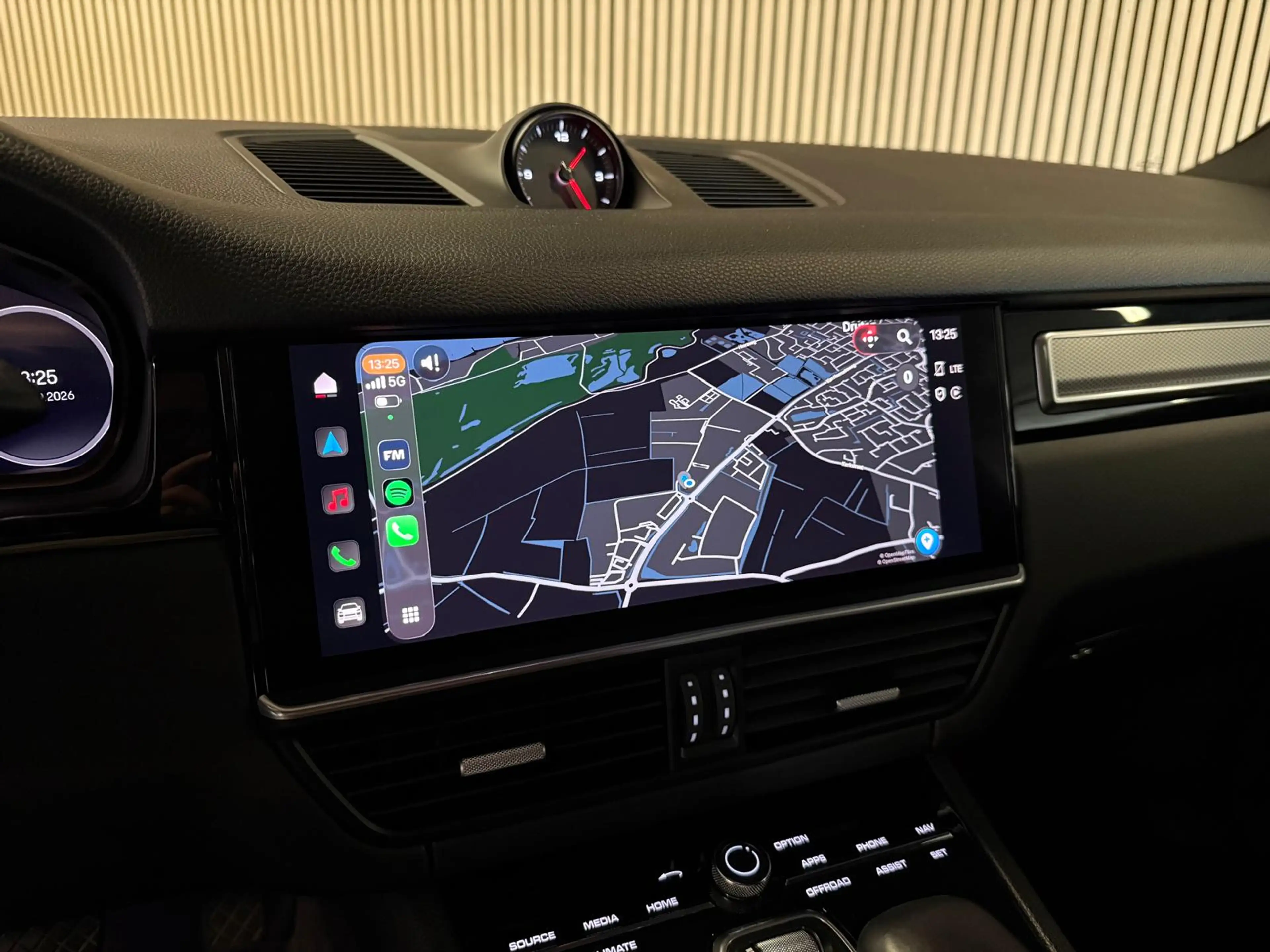 Porsche Cayenne Coupe 3.0 E-Hybrid Platinum Edition-LUCHTV.-PANO-S — photo 33