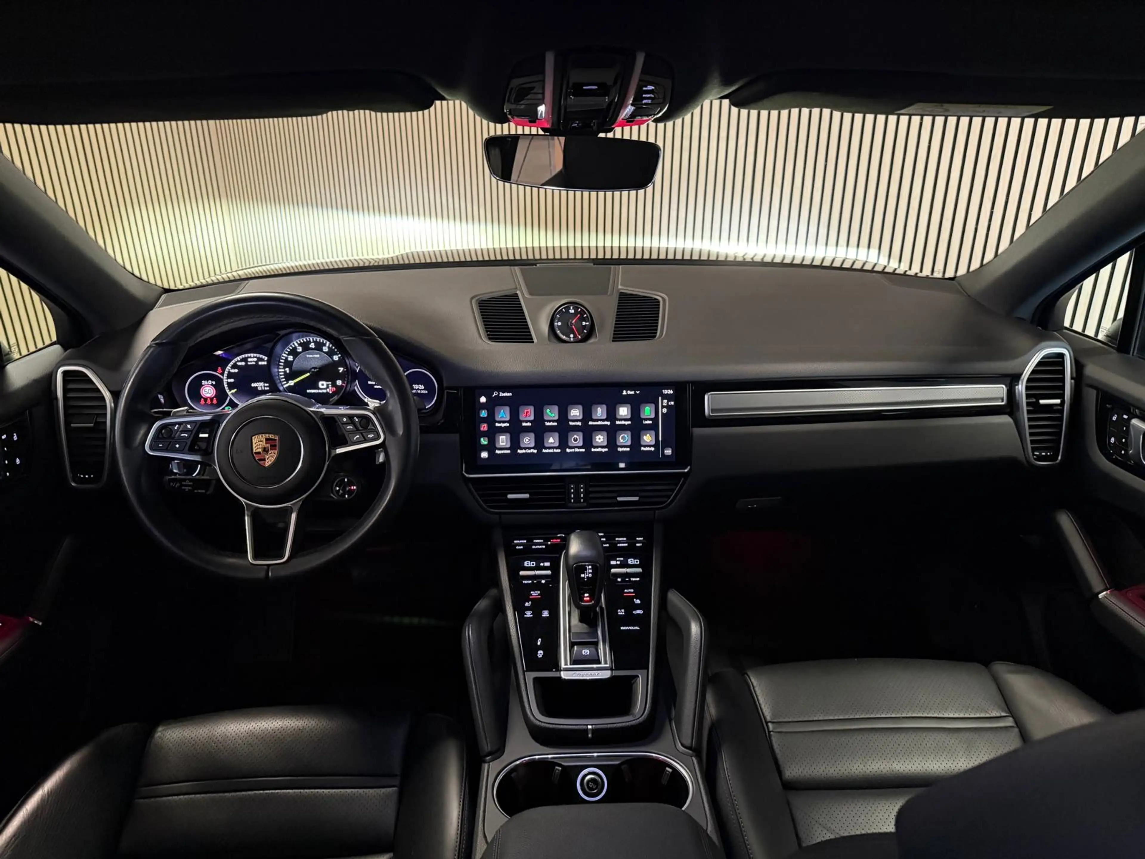 Porsche Cayenne Coupe 3.0 E-Hybrid Platinum Edition-LUCHTV.-PANO-S — photo 17