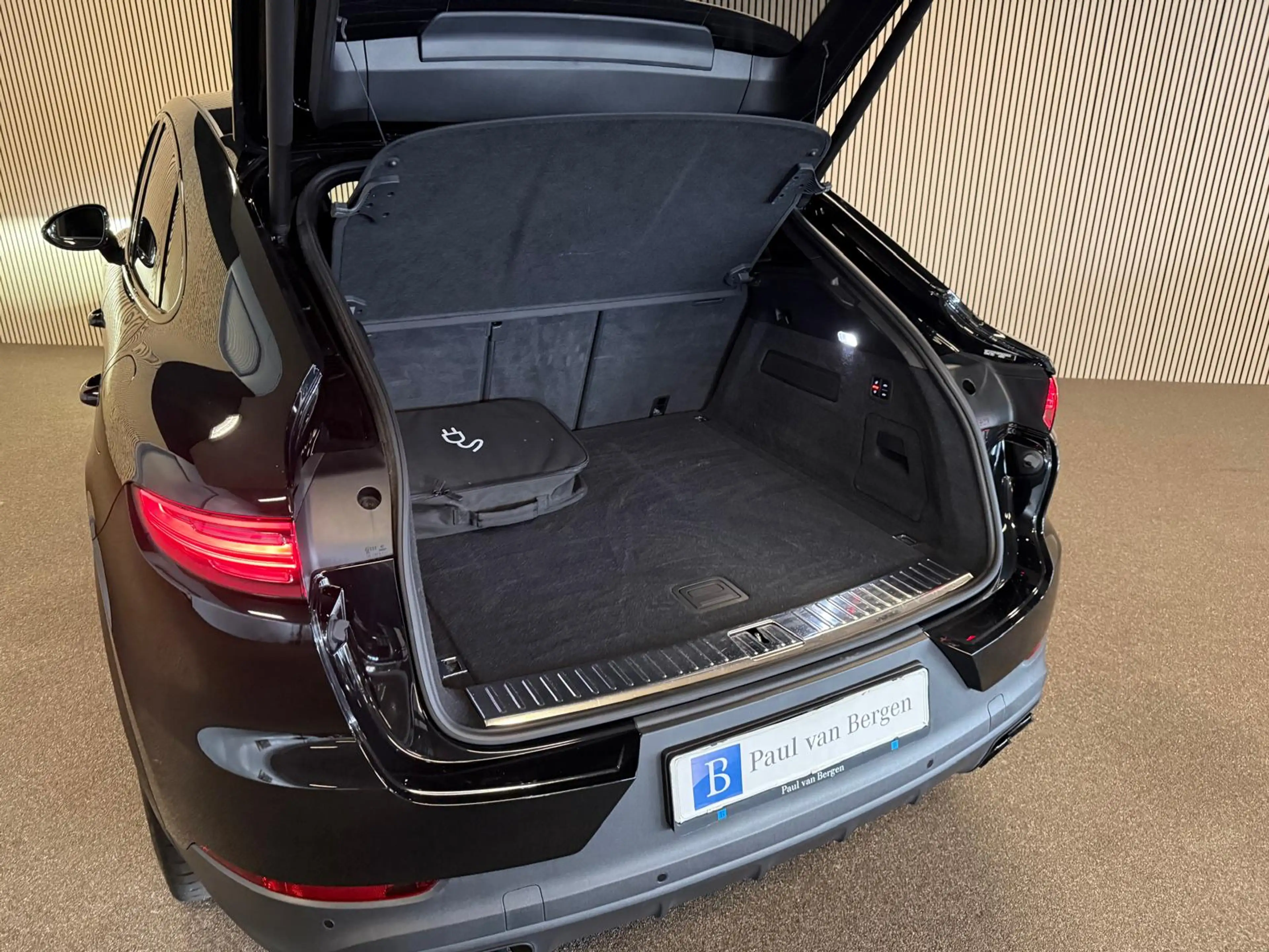 Porsche Cayenne Coupe 3.0 E-Hybrid Platinum Edition-LUCHTV.-PANO-S — photo 39
