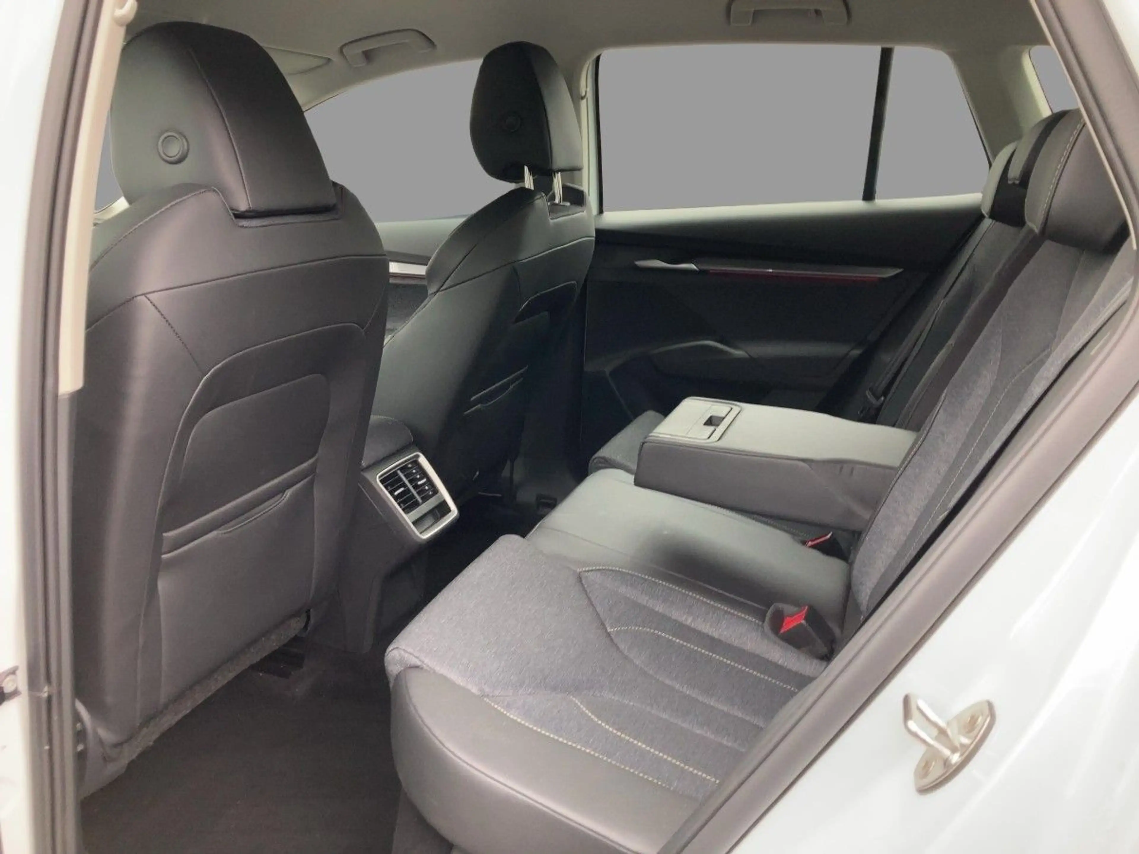 Skoda Elroq 60 Loft DSG Navi LED ACC Connect — photo 8