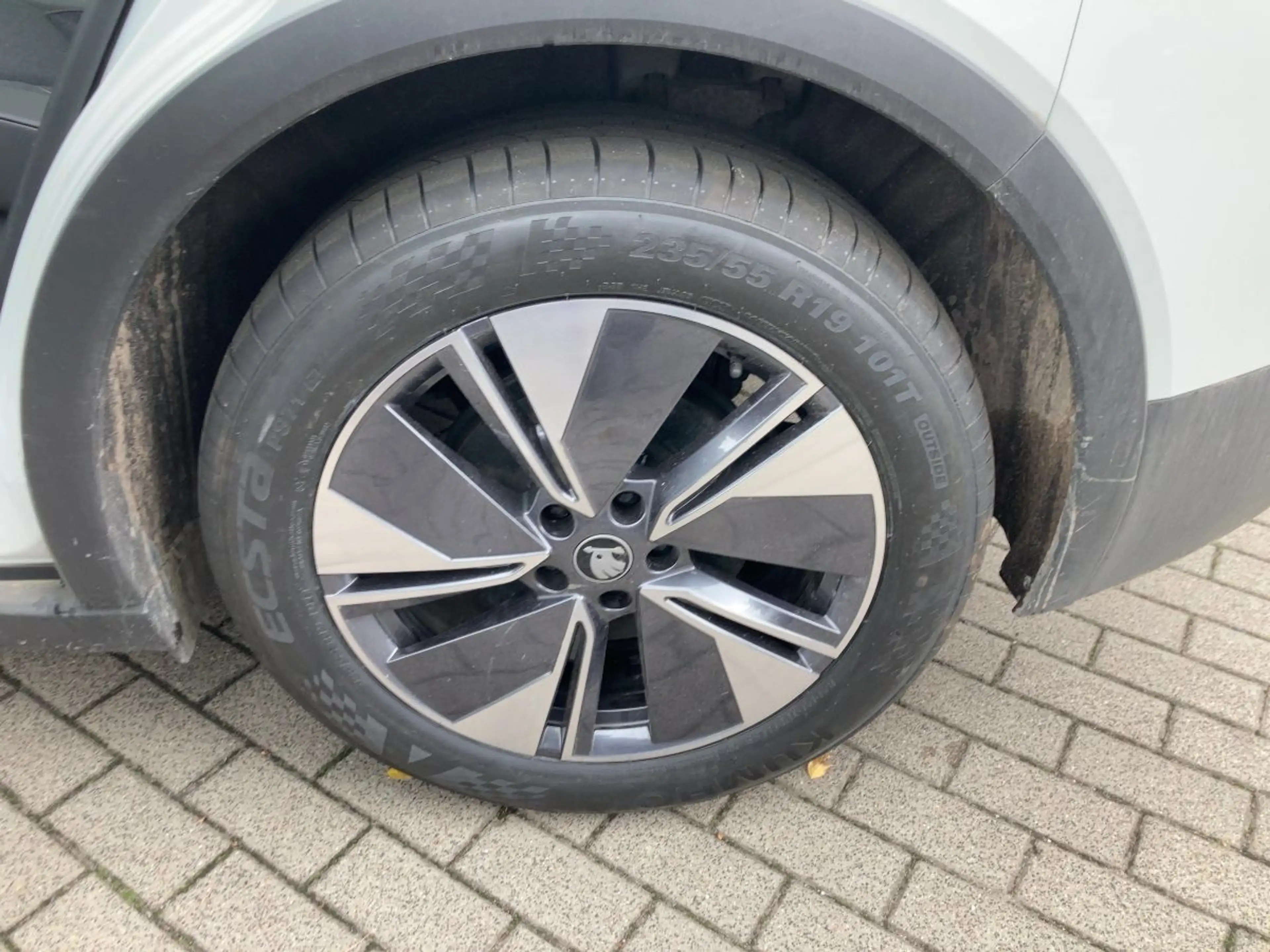 Skoda Elroq 60 Loft DSG Navi LED ACC Connect — photo 12