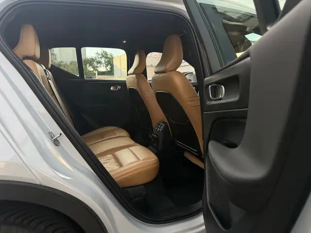 Volvo XC40 view 15