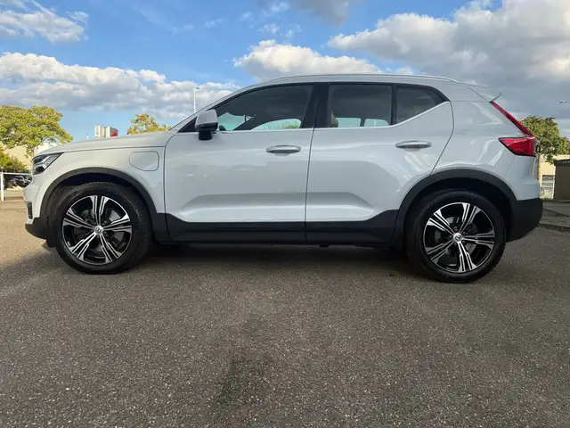Volvo XC40 view 2