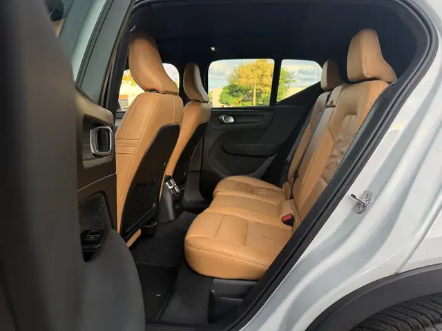 Volvo XC40 view 13