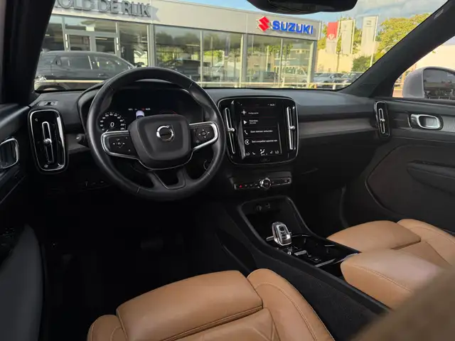 Volvo XC40 view 11