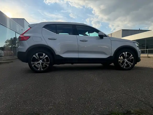 Volvo XC40 view 4