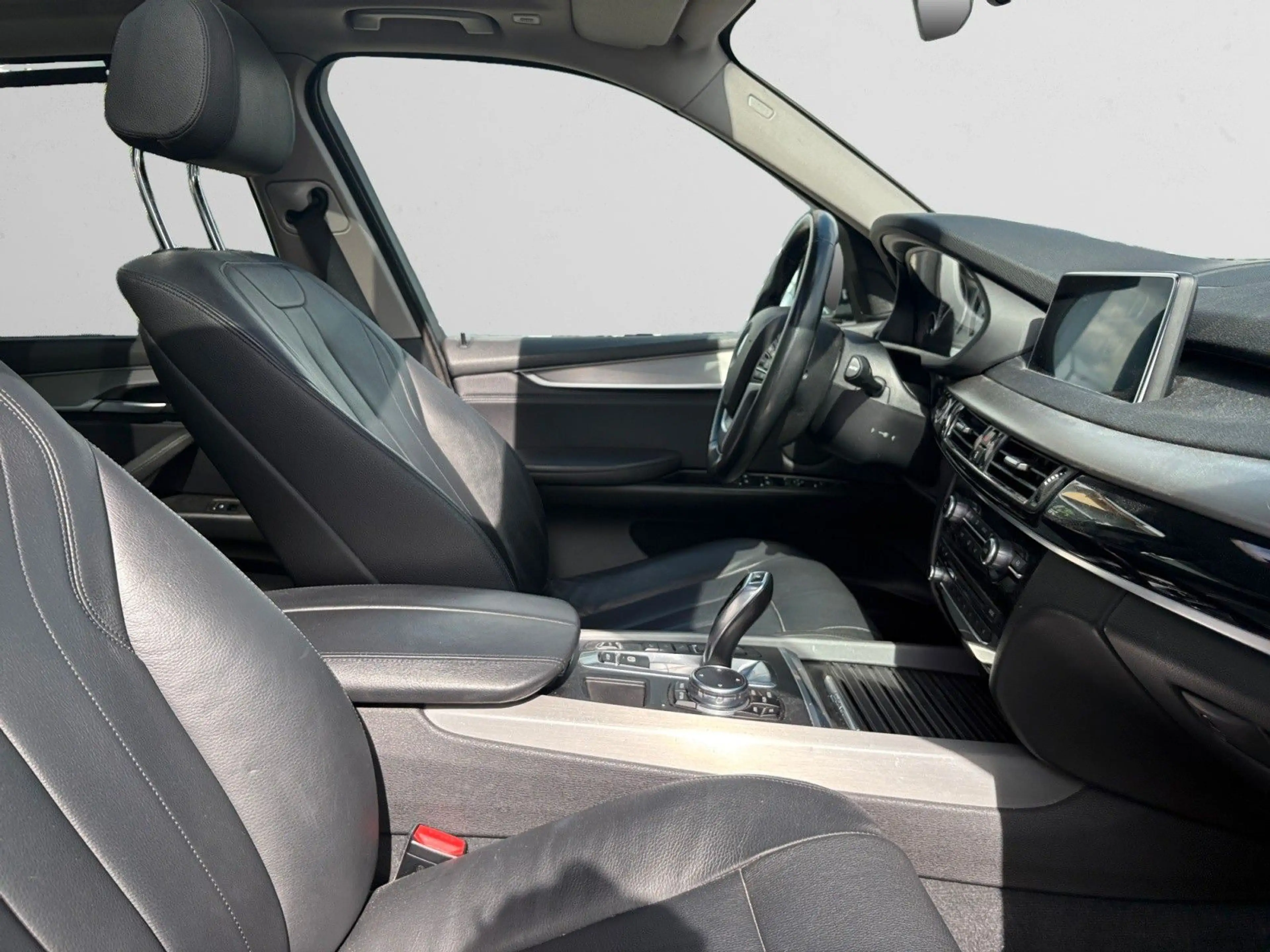 BMW X5 xDrive 40 e — photo 9