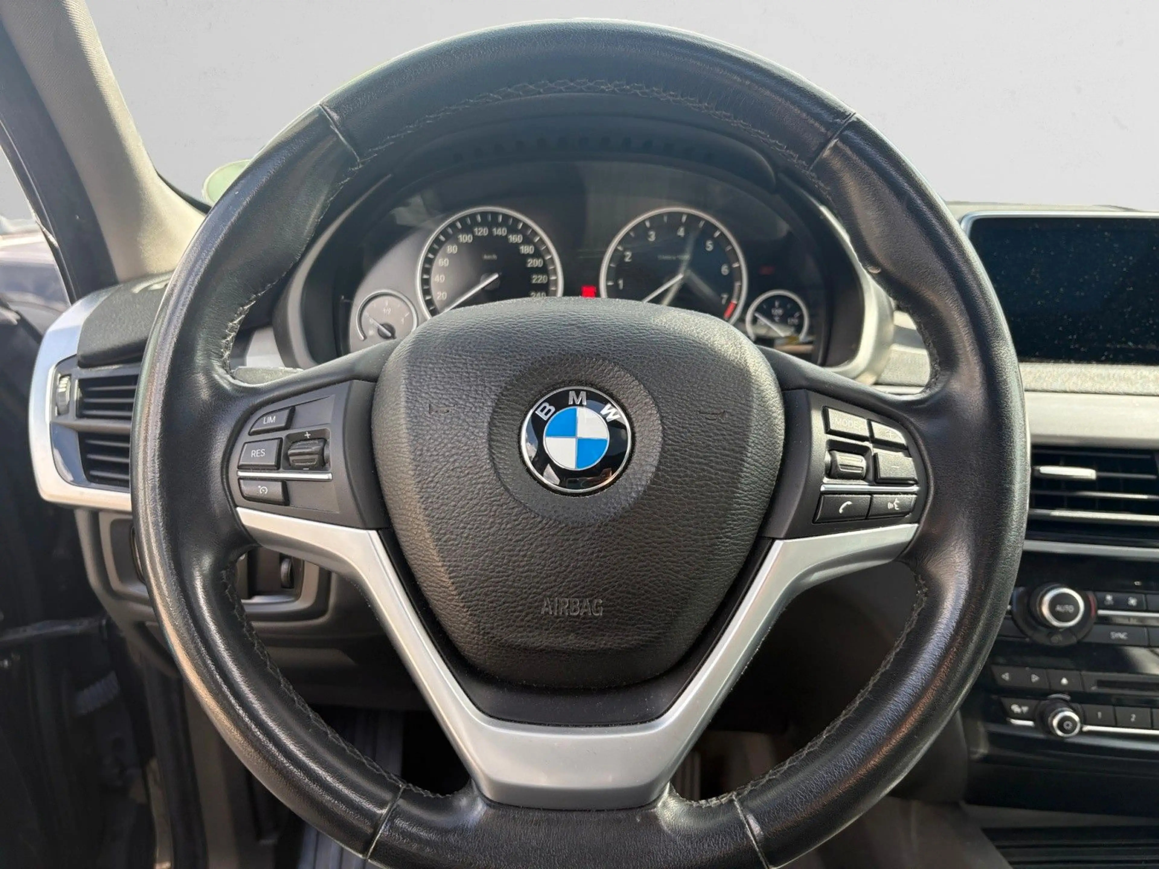 BMW X5 xDrive 40 e — photo 10