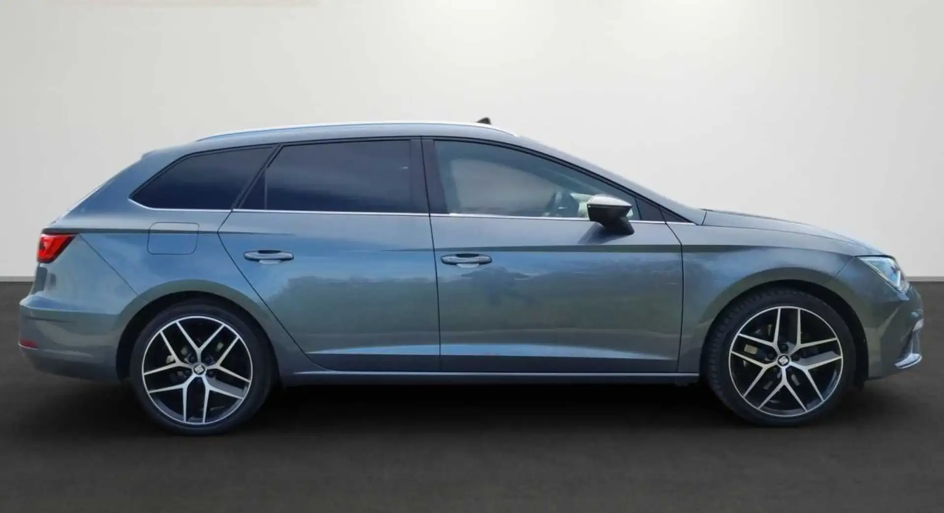 SEAT Leon Leon ST FR 2.0 tdi Grigio - 2