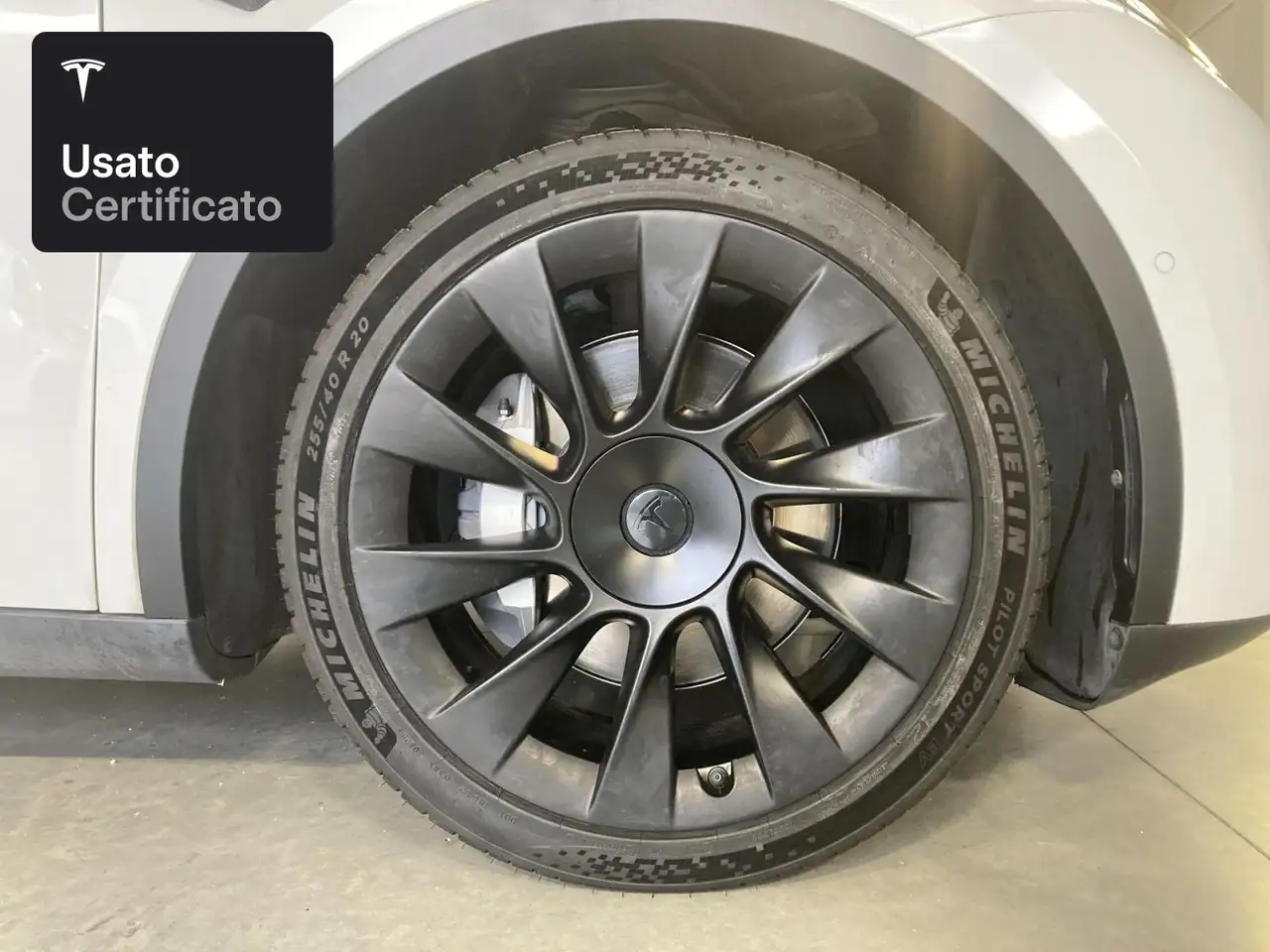 2022 Tesla Model Y Long Range AWD, photograph 11