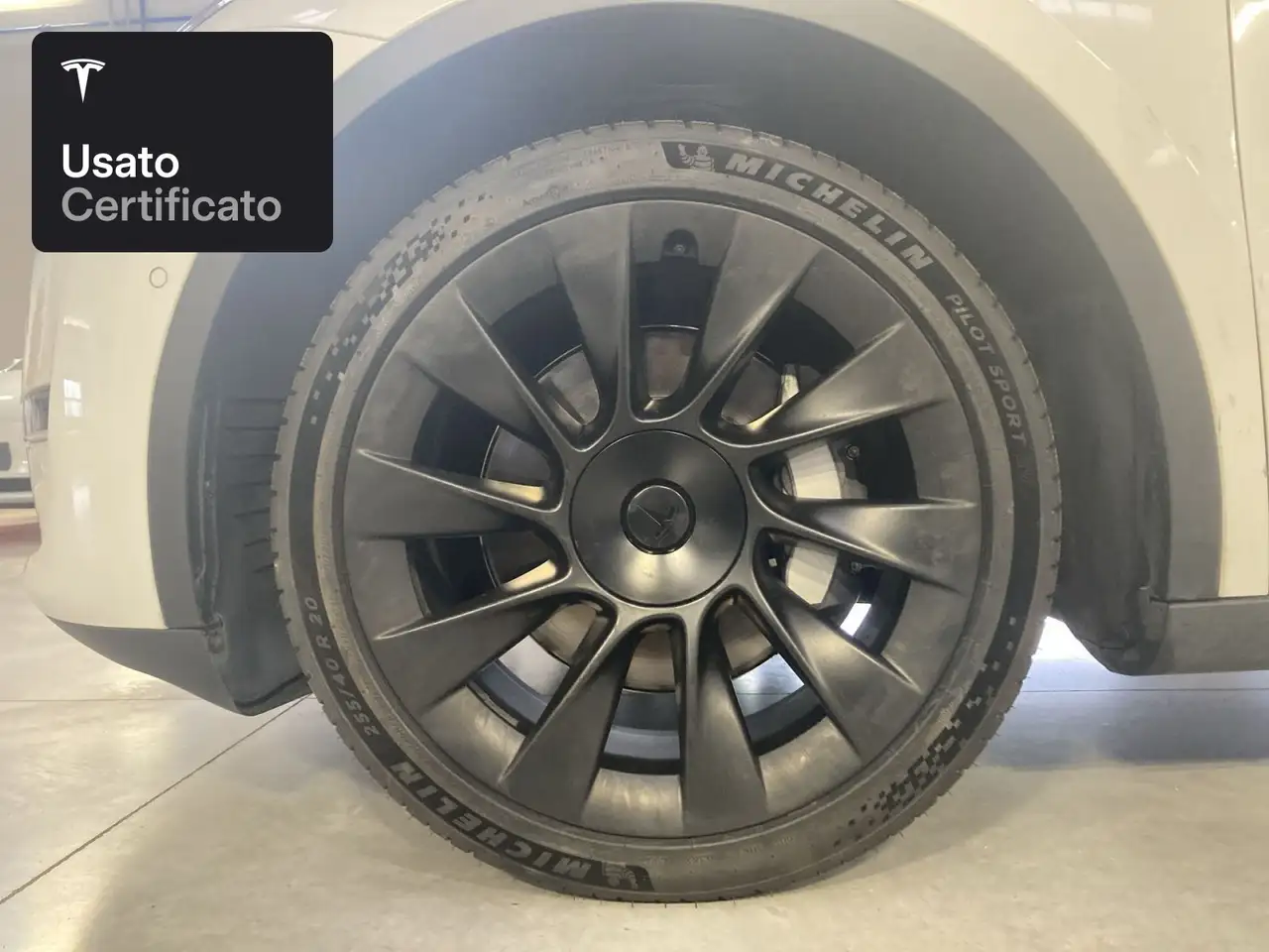 2022 Tesla Model Y Long Range AWD, photograph 5