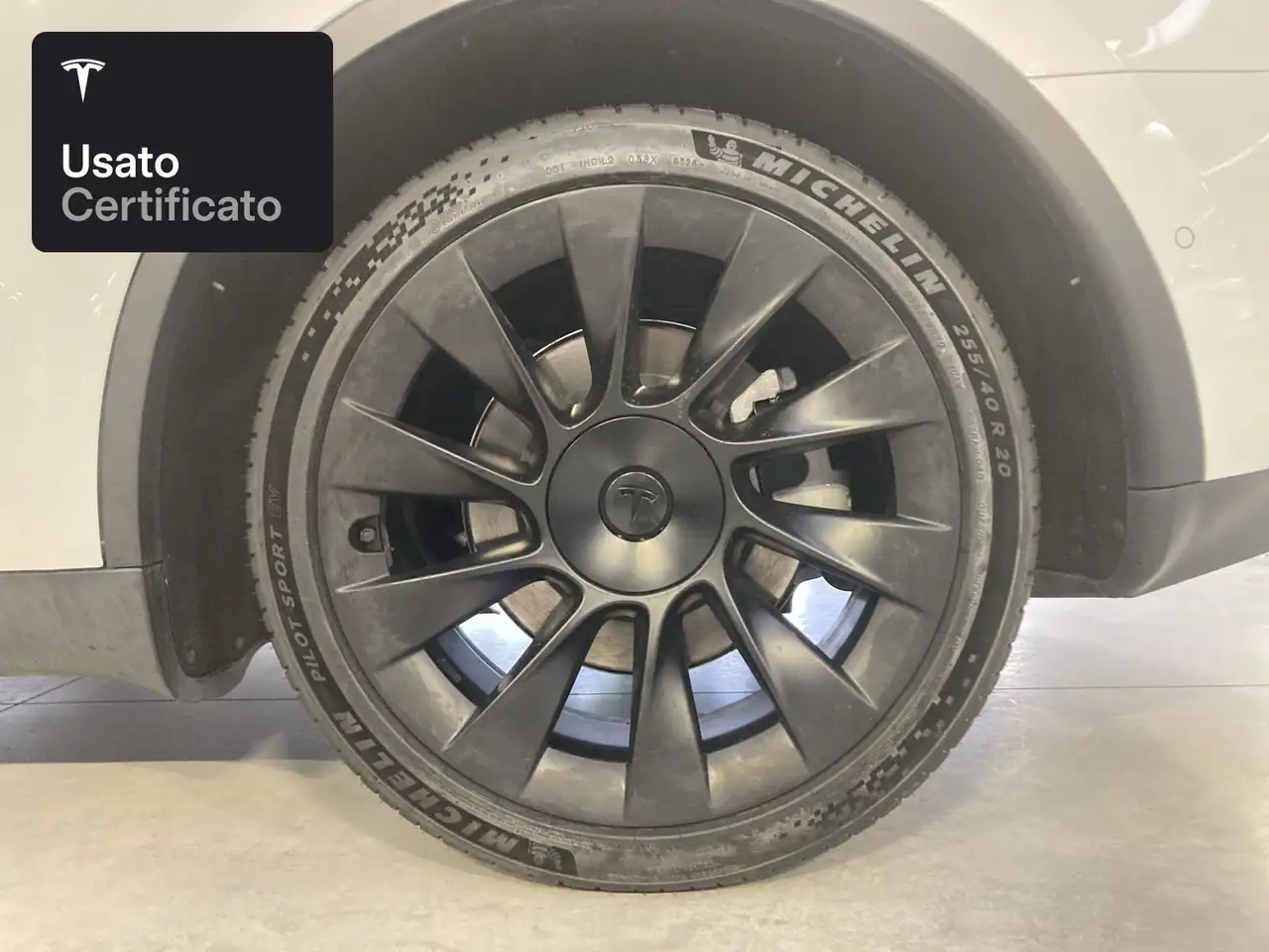 2022 Tesla Model Y Long Range AWD, photograph 6