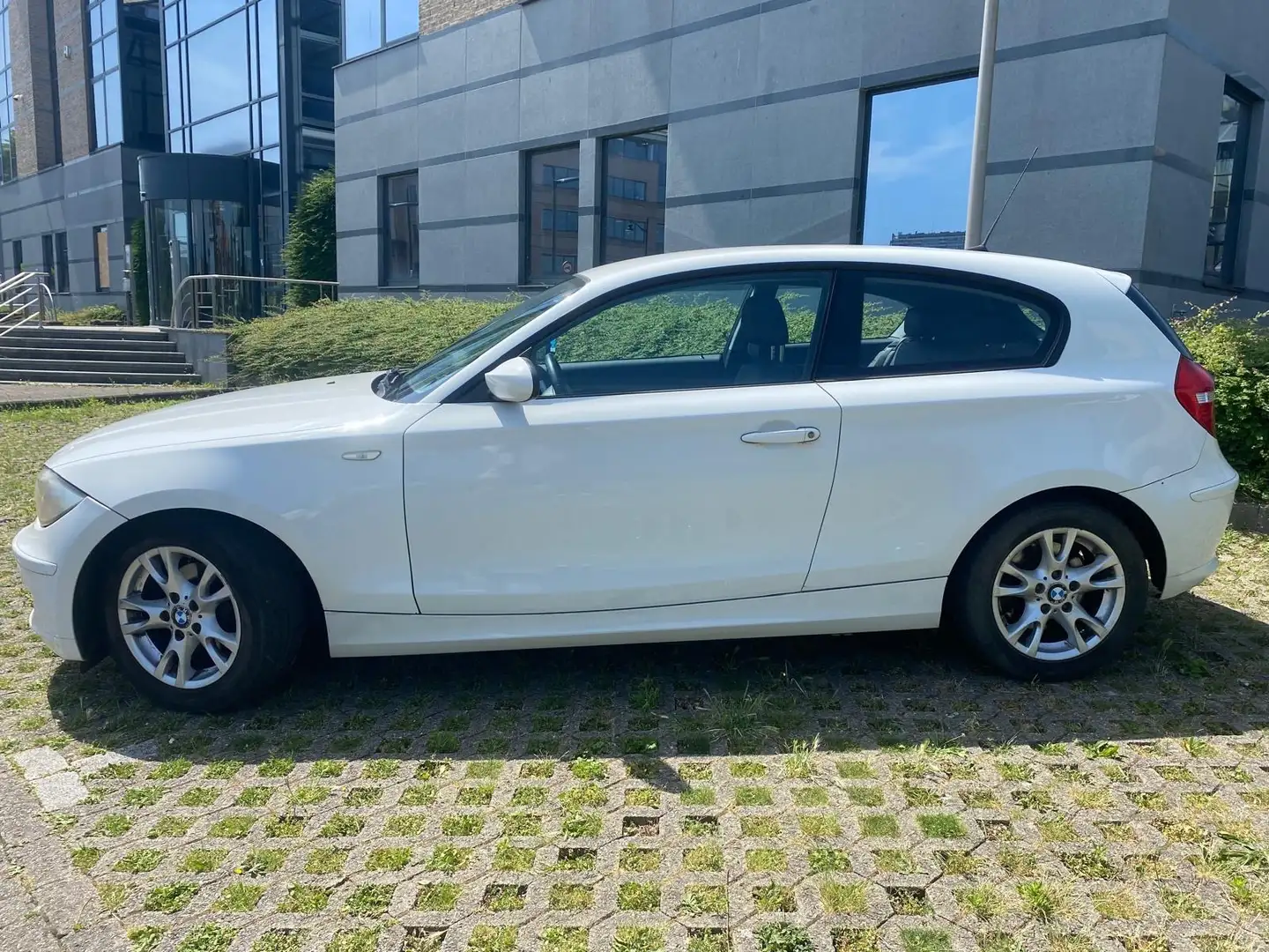 BMW 118 d Blanc - 2