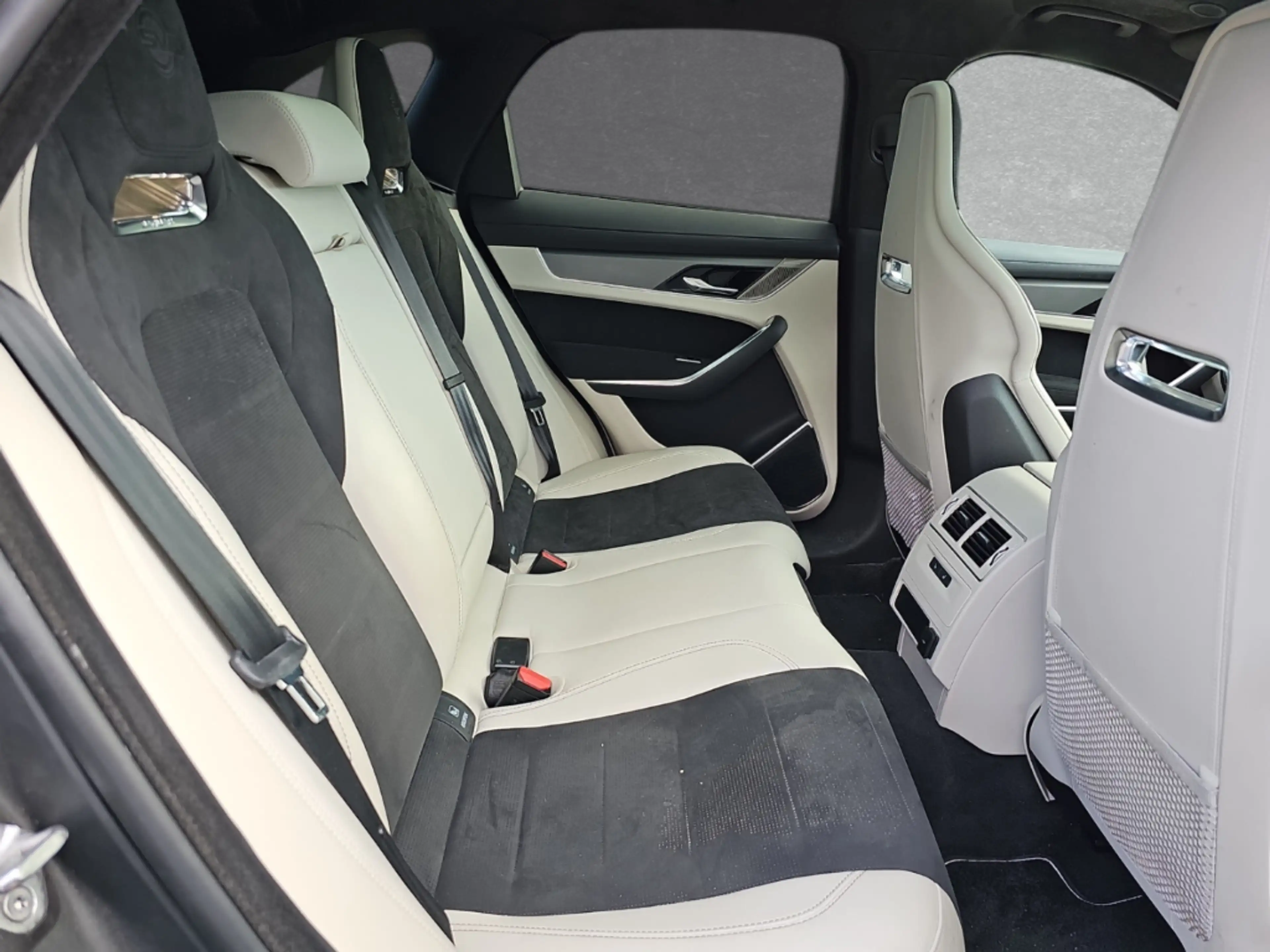 Jaguar F-Pace P550 SVR — photo 6
