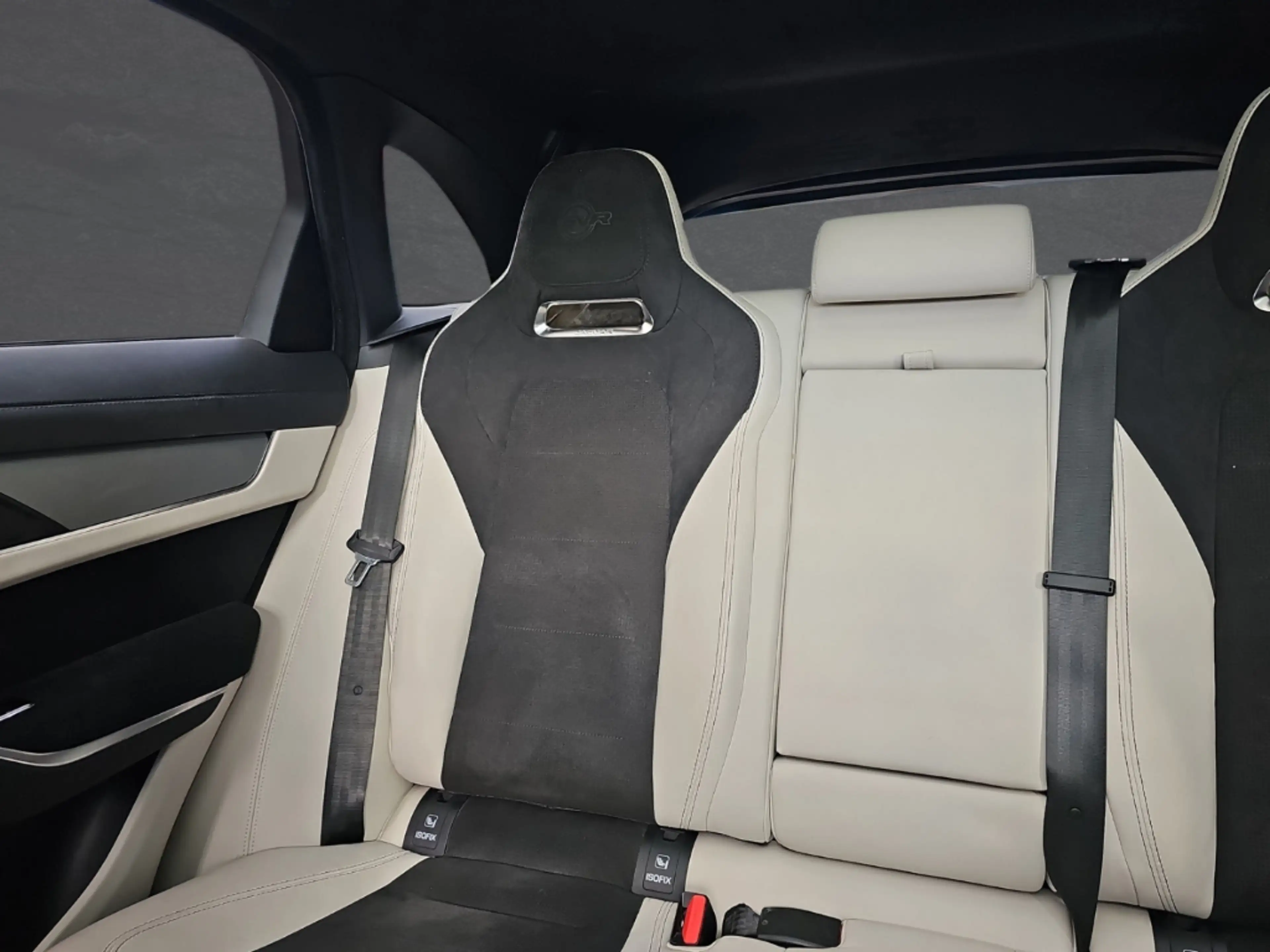 Jaguar F-Pace P550 SVR — photo 11