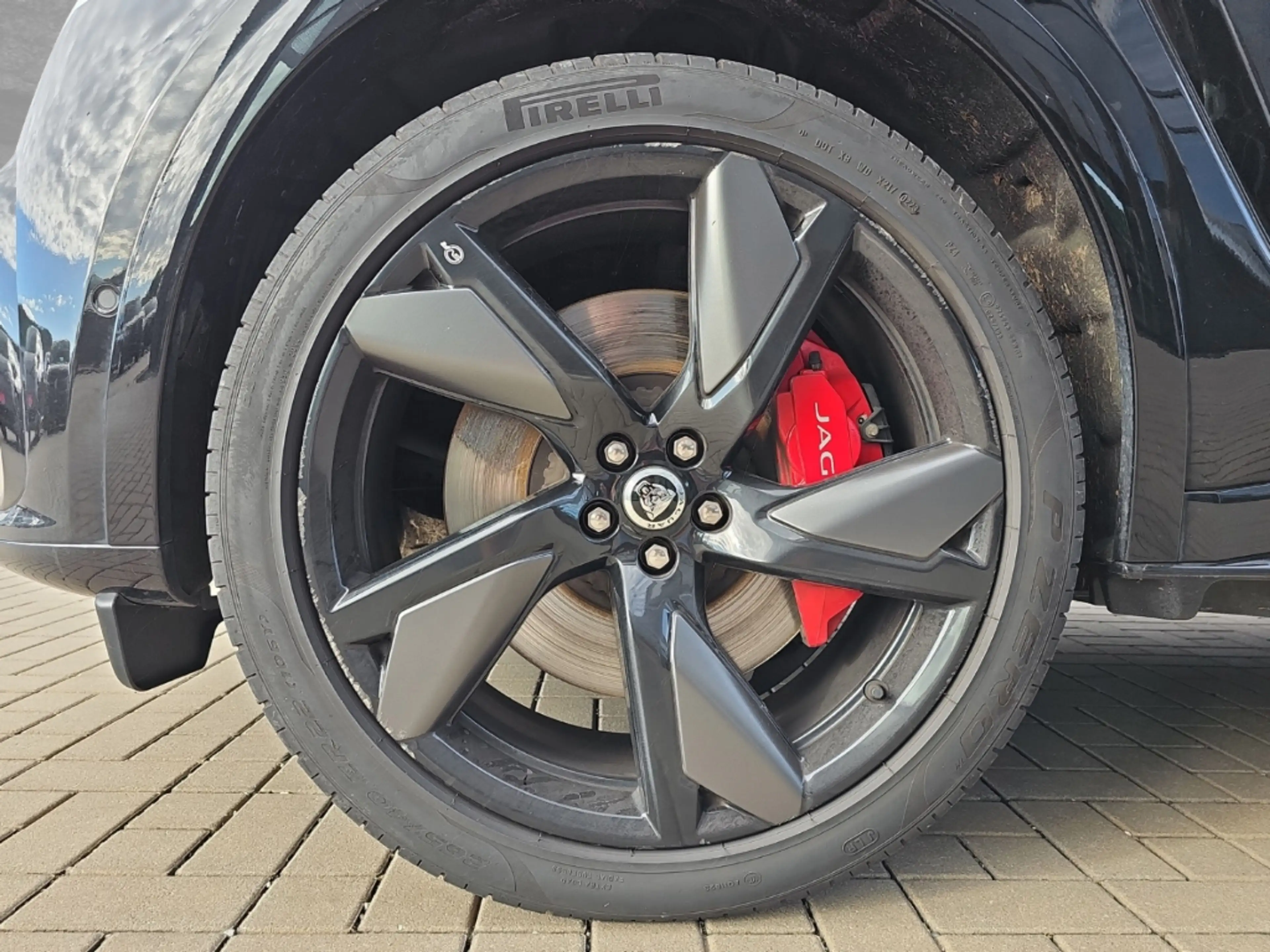Jaguar F-Pace P550 SVR — photo 10