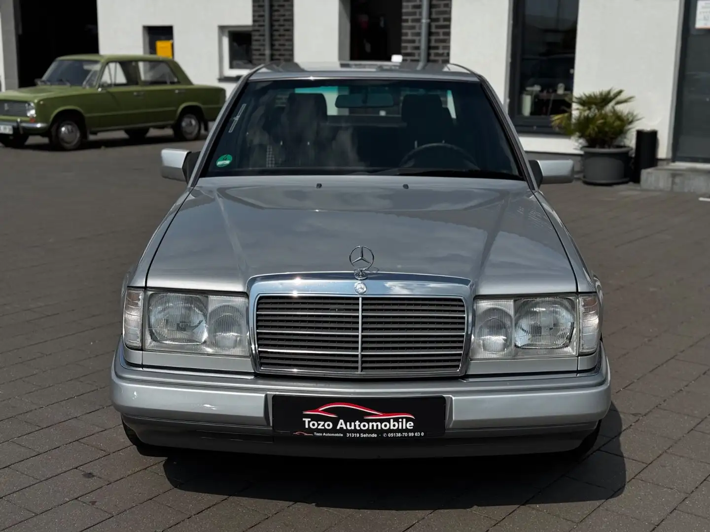 Mercedes-Benz 200 E*KLIMAANLAGE*SCHIEBEDACH*GUTER ZUSTAND* Silber - 2