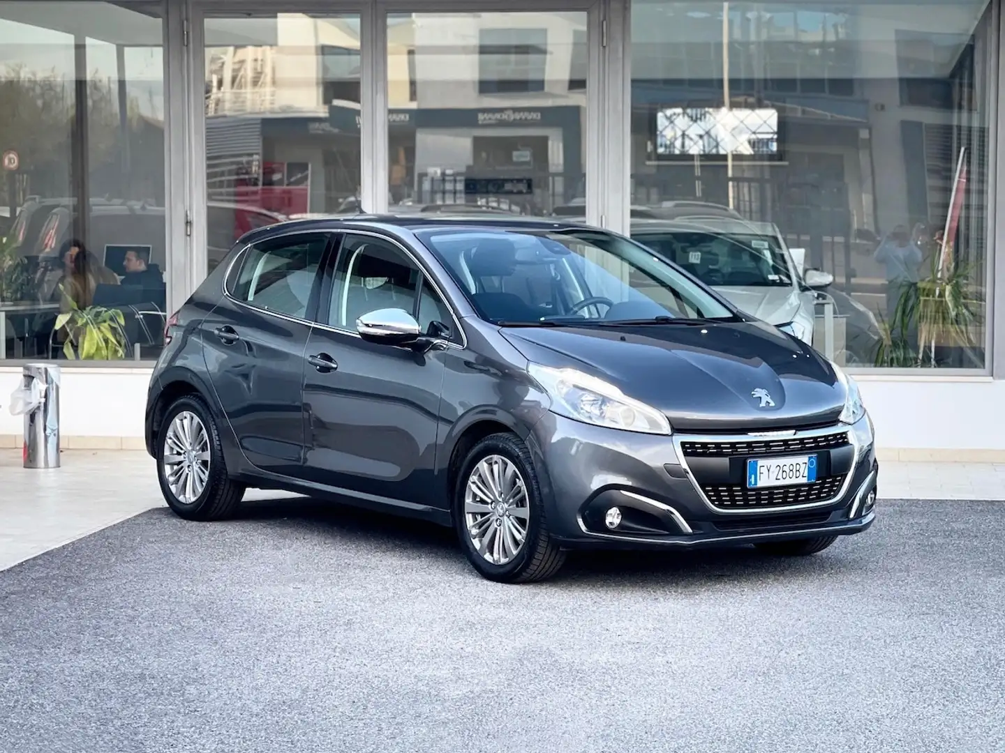 Peugeot 208 1.2 Benzina 110CV E6 Neo. - 2019 Grijs - 1