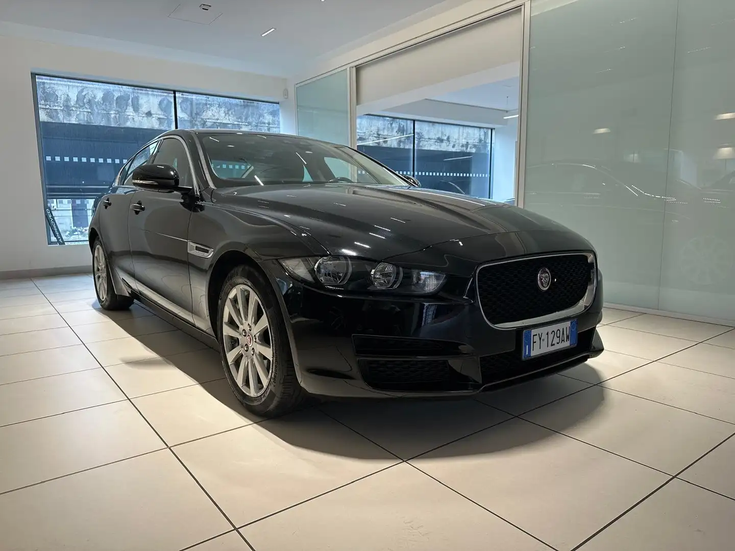 Jaguar XE XE 2.0d i4 Prestige awd 180cv auto my19 Nero - 2