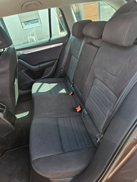 Skoda Octavia Combi Elegance 4x4 — photo 12