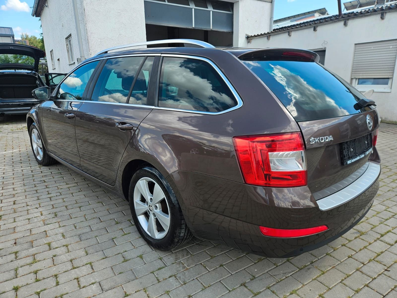 Skoda Octavia Combi Elegance 4x4 — photo 9