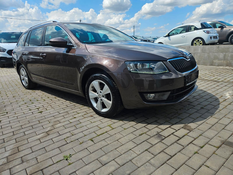 Skoda Octavia Combi Elegance 4x4 — photo 5