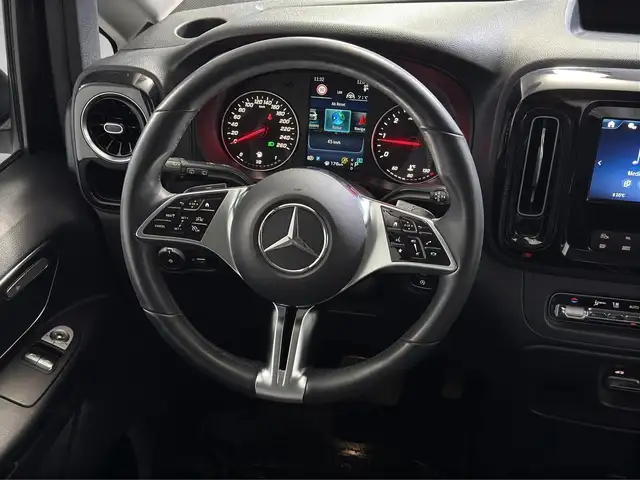 Mercedes-Benz Vito view 8